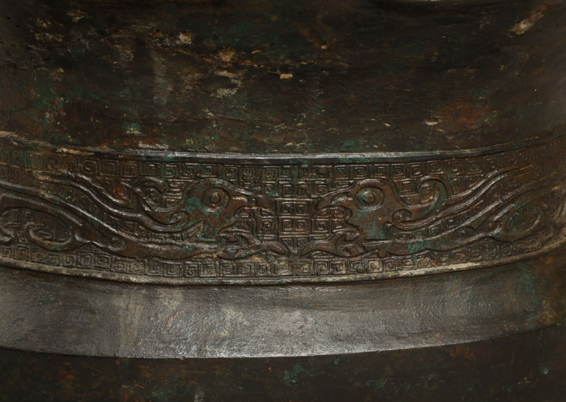 Vase de forme « GU » moulé de huit réserves à motifs archaïsants et géométriques, et de deux - Bild 9 aus 9