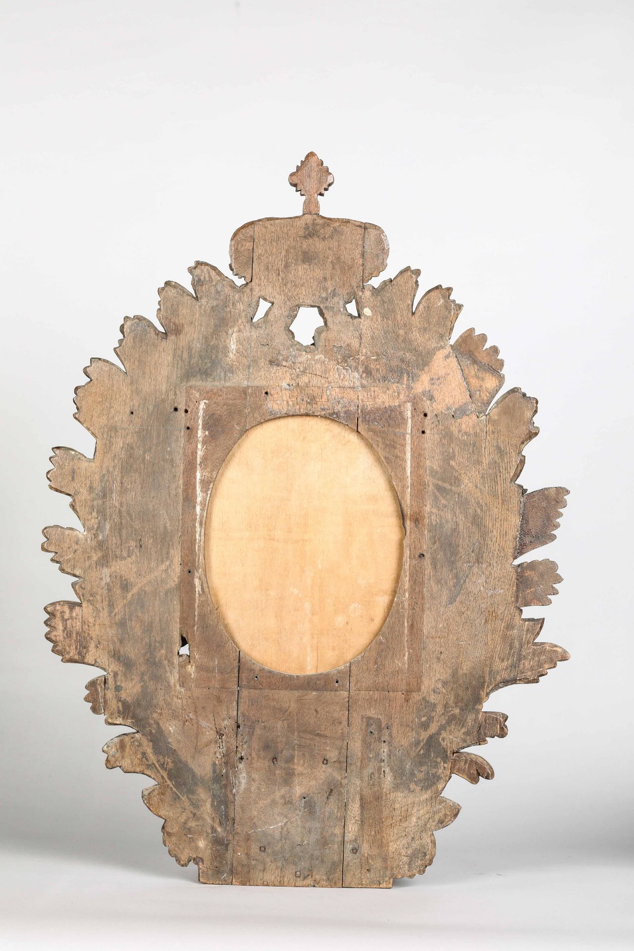 Paire de miroirs ovales a encadrements de guirlandes de feuillages surmontés d'une couronne Le - Image 4 of 4