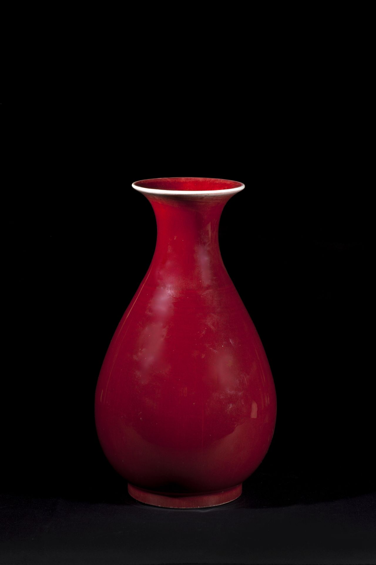 Vase langyao de forme Yuhuchuping à glaçure monochrome sang de bœuf Chine Dynastie Qing Fin 19 ème - Bild 2 aus 3