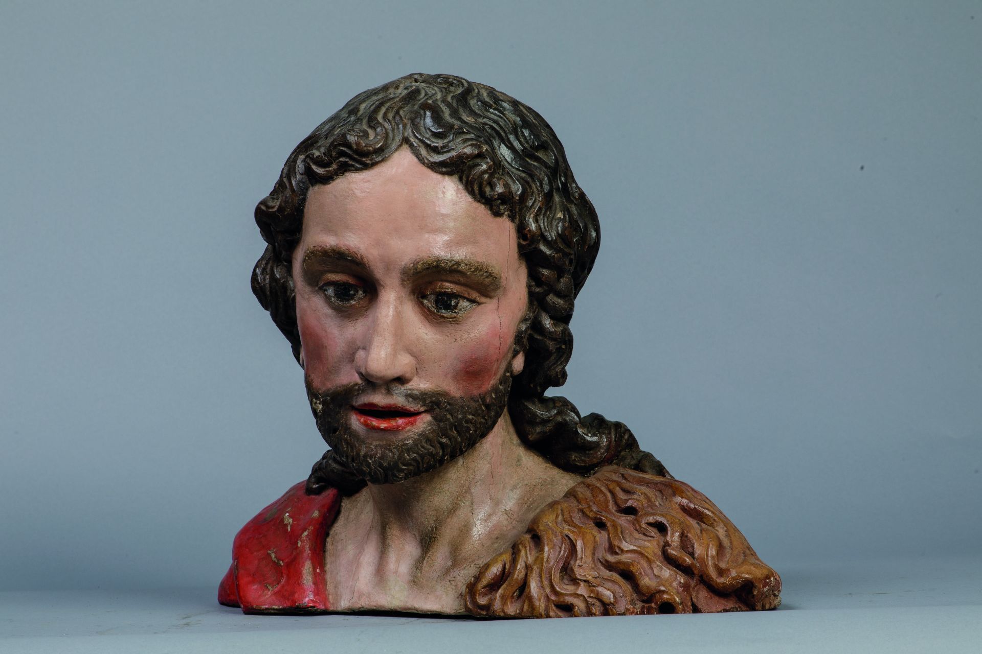 Buste de Jean Baptiste portant un vêtement de fourrure et de cuir Bois polychrome Italie 17 eme - Image 2 of 3