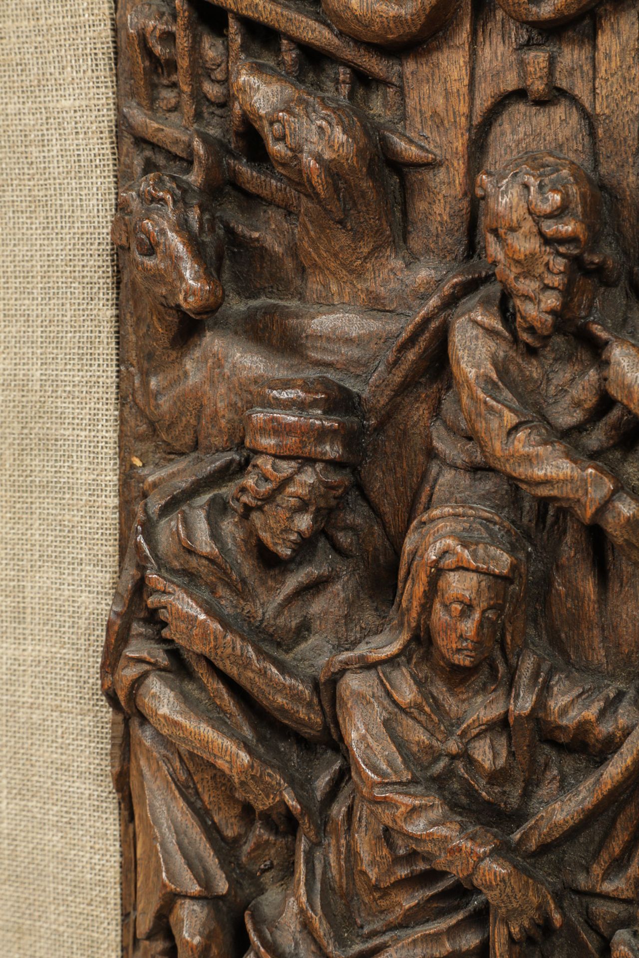 Scène de la Nativité ciselée en haut relief dans un panneau de chêne Allemagne Datant d'environ 1600 - Image 6 of 6