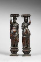 Paire de cariatides illustrant un couple de la mythologie grecque Athena ? debout sur des bases