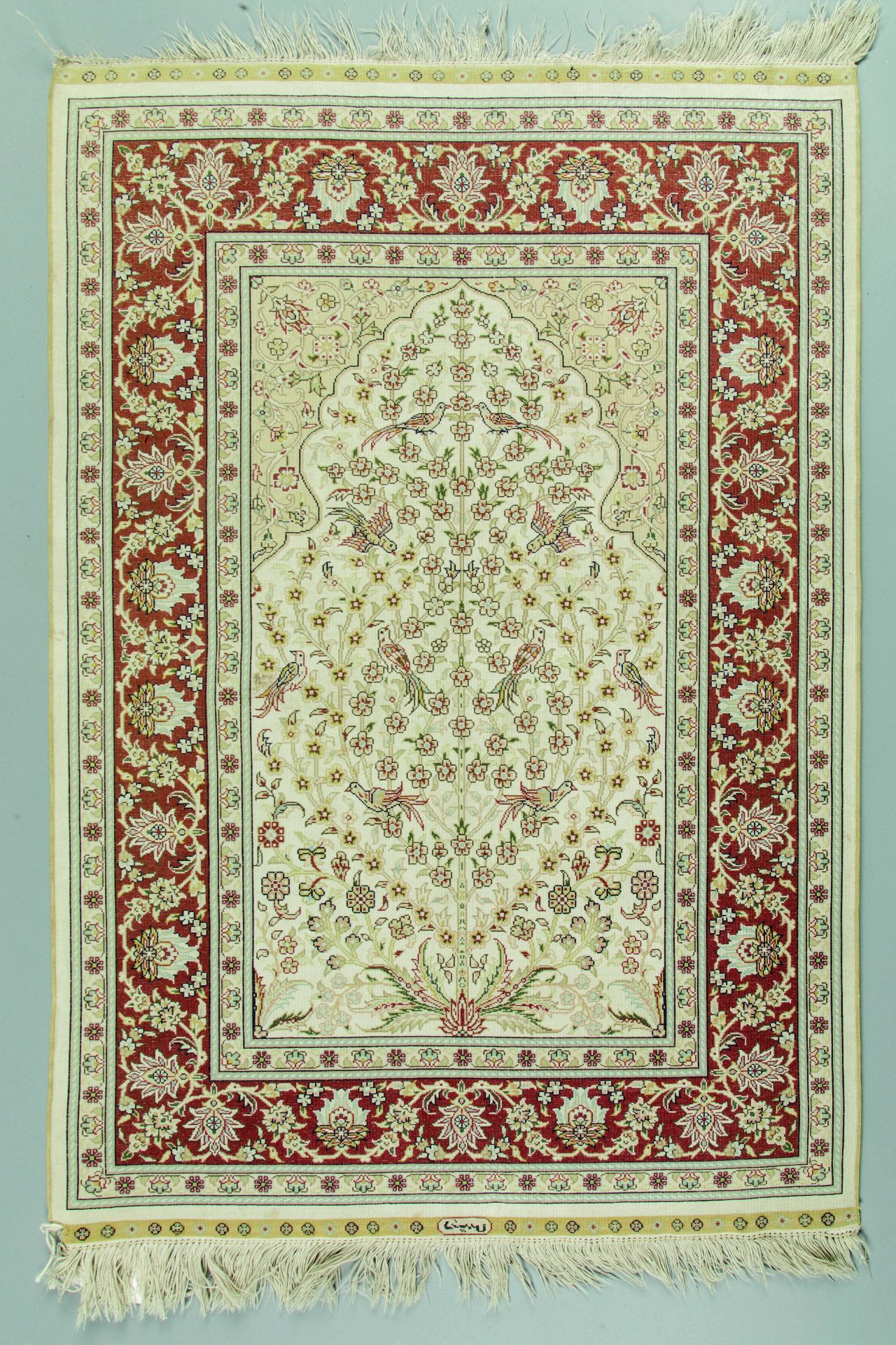Tapis de prière en soie beige et ocre à décors de Mirhab , branchages, frises florale et oiseau de - Image 2 of 3
