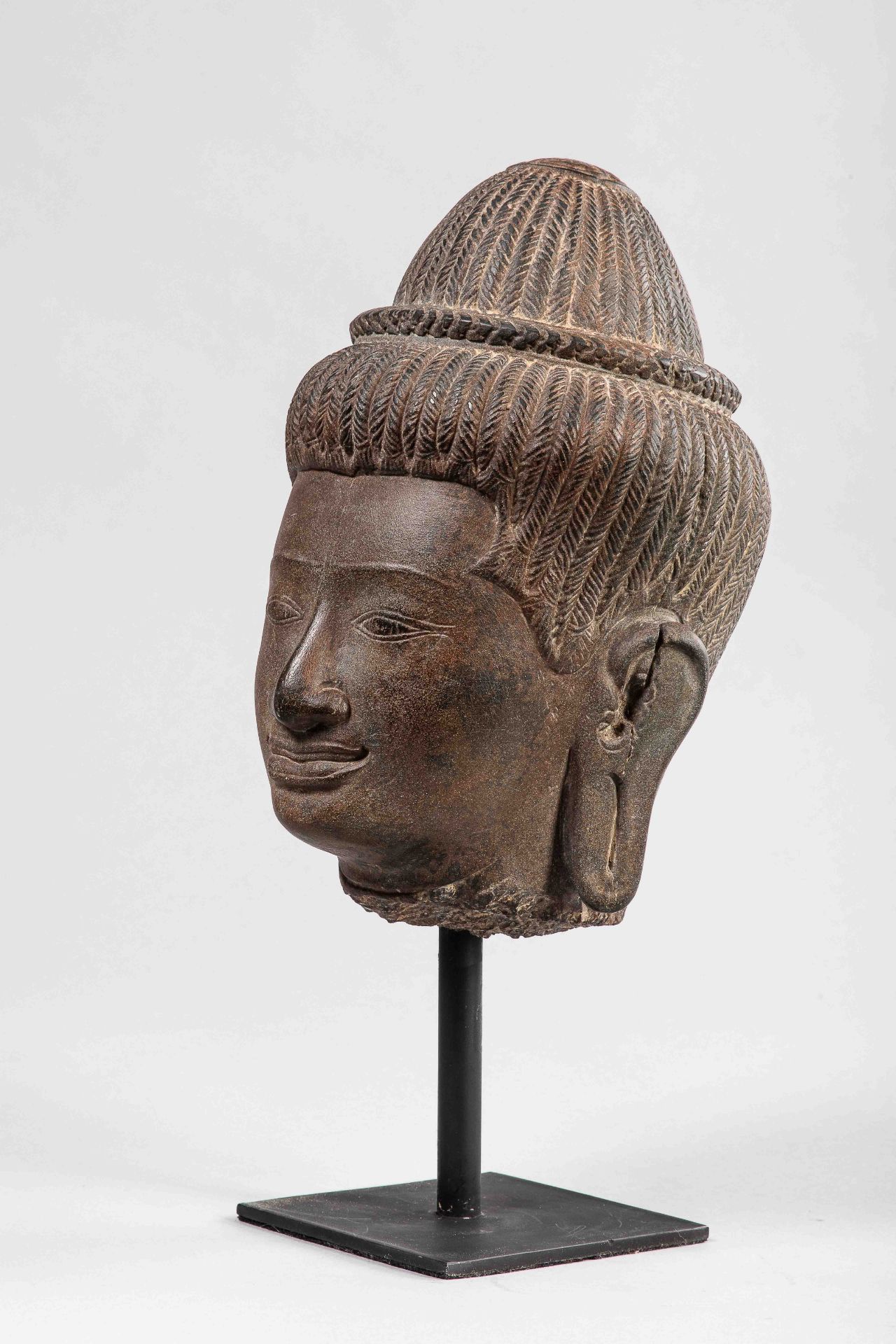 Tête de Shiva à l'expression mystique et souriante qui caractérise les visages du site du Bayon Le - Bild 2 aus 4