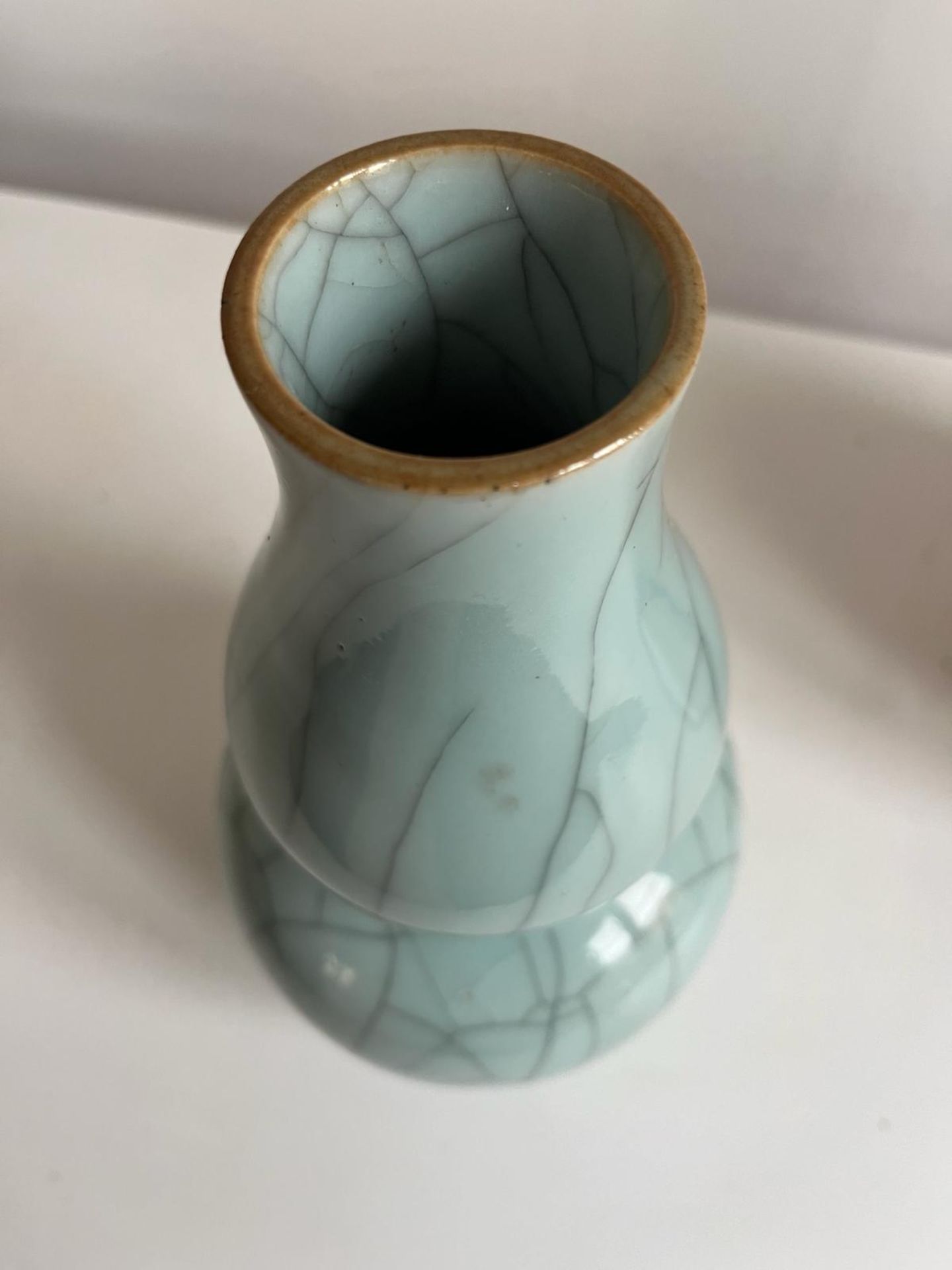 Vase Coloquinte de forme double gourde en porcelaine à glaçure monochrome céladon à large - Bild 4 aus 9