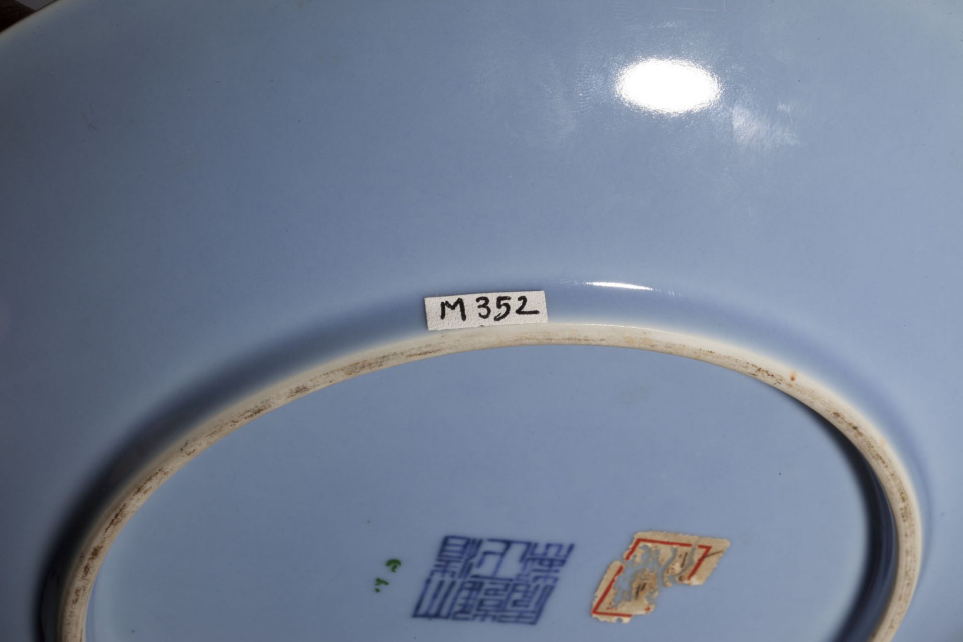 Large coupe en porcelaine à glaçure monochrome bleu de poudre Chine Dynastie Qing Diam 26 x Ht 4,3 - Bild 3 aus 3
