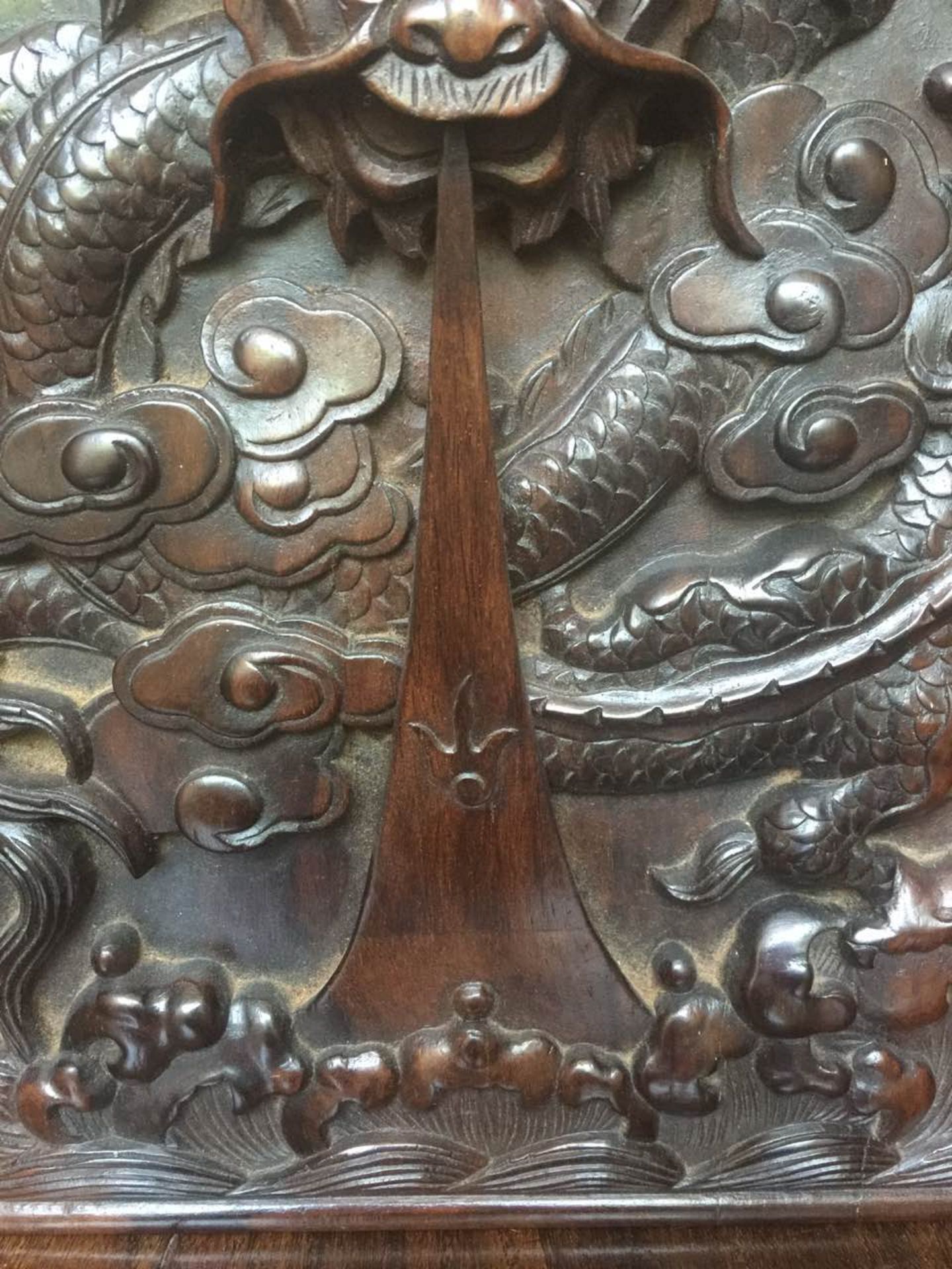 Panneau d'éléments d'architecture ou de mobilier ciselé en haut relief d'un dragon céleste - Image 3 of 4