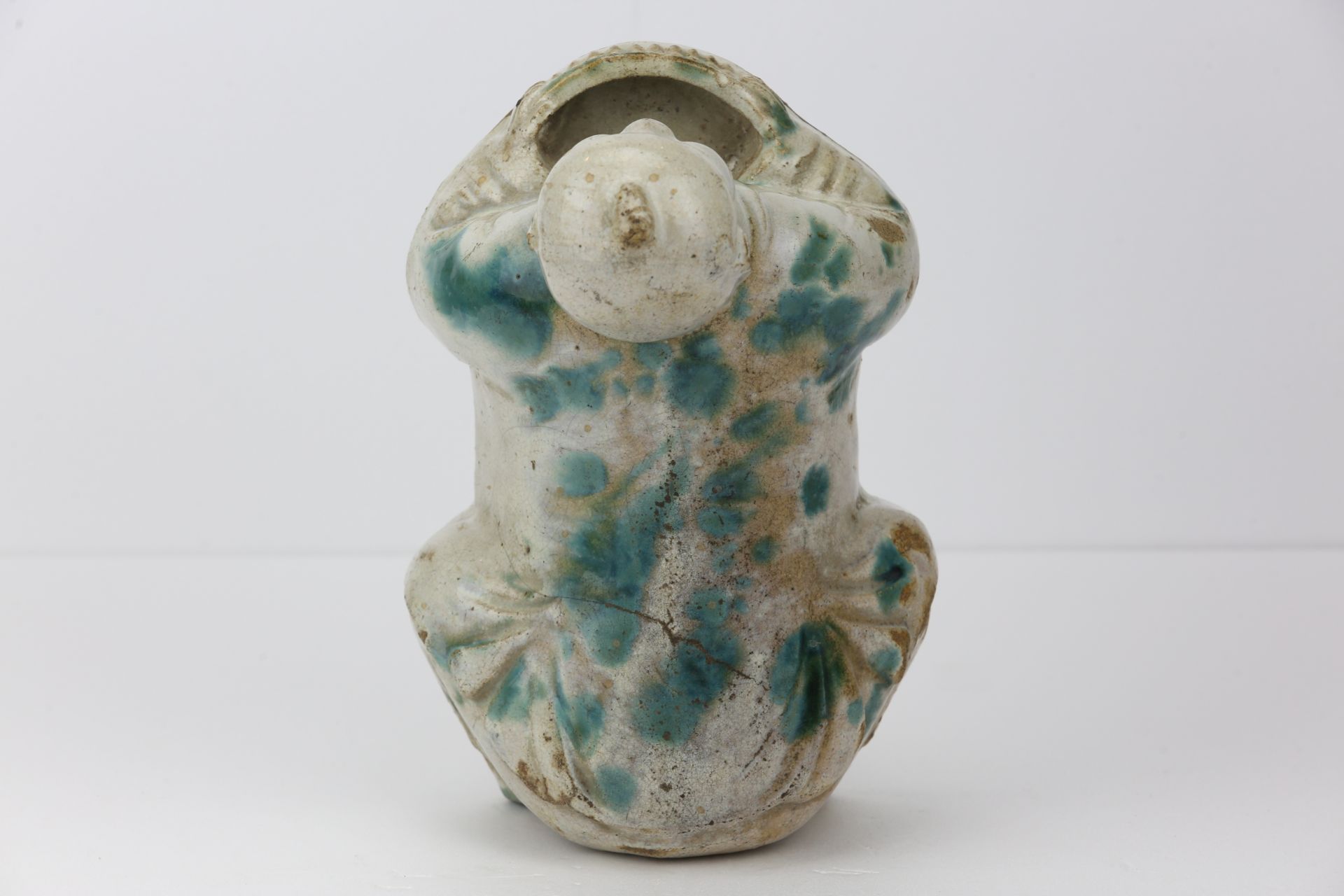 Repose tête en céramique « Sançaï » à glaçure bicolore turquoise et blanc illustrant un serviteur - Bild 5 aus 6