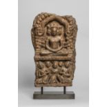 Haut relief de temple provenant d'un rare linteau frontal sculpté sur deux registres d'un Brahma