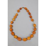 Collier de 22 perles d’Ambre Tibet Ancien 34cm Ancienne collection Famille de Fauque de Jonquières