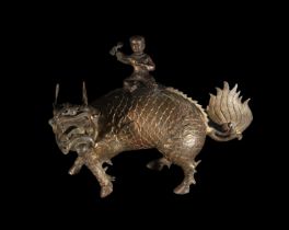 Brûle parfum zoomorphe illustrant une chimère « Kilin » rugissant, monté d’un enfant formant