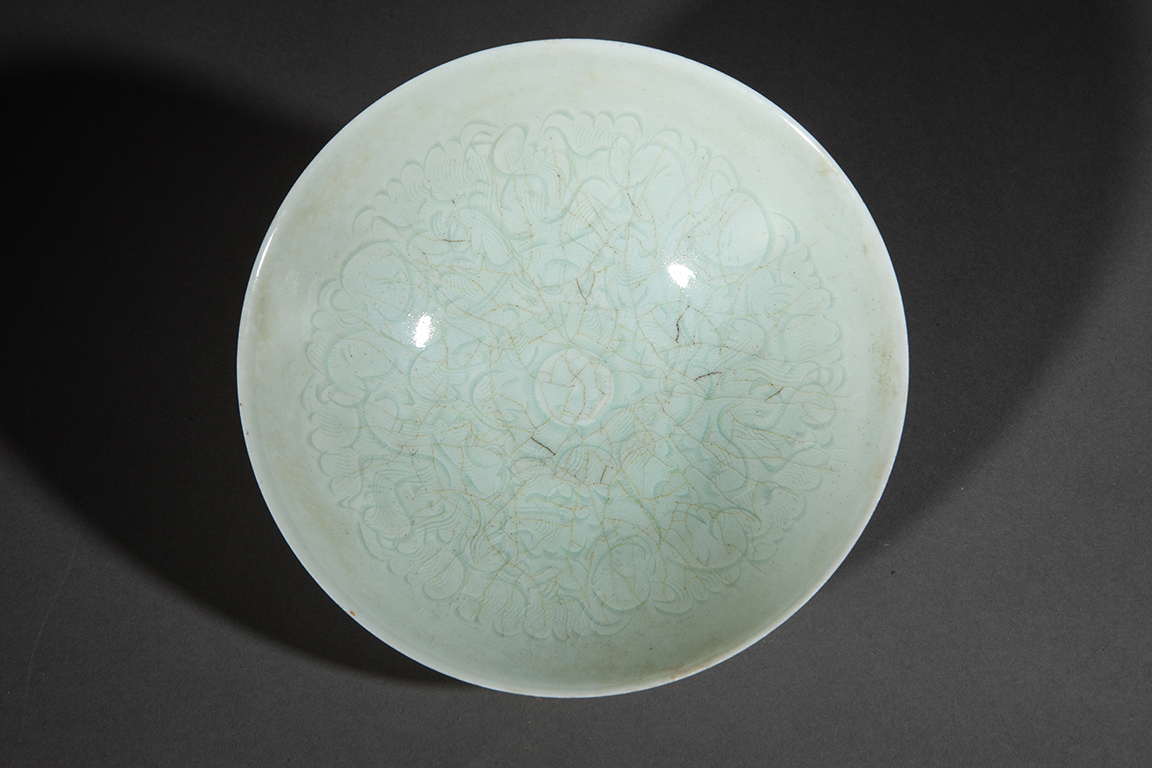 Paire de coupelles Qinbaï en fine porcelaine à décor incisé sous couverte monochrome céladon - Image 3 of 5
