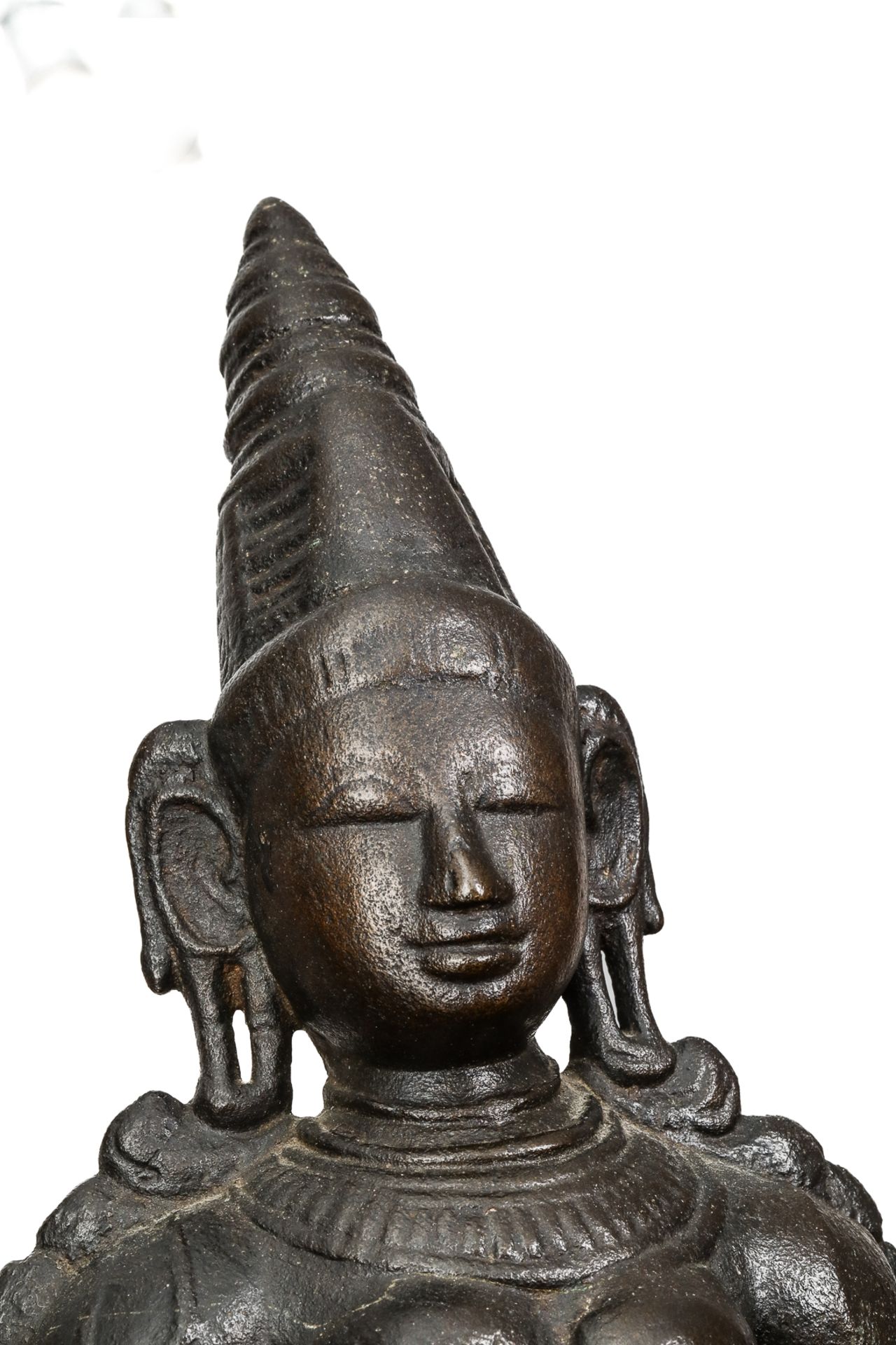 La déesse Parvati, debout en posture dite « Tribanga », à la beauté juvénile, une main le long du - Image 3 of 6