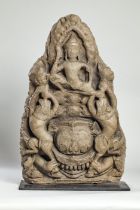 Vishnu sur Banasbati Frise de linteau de temple illustrant Viçvakarman , l'une des forme de Vishnu
