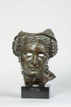 Moulage d’une tête féminine à l’antique Bronze Ht 39cm x 22cm