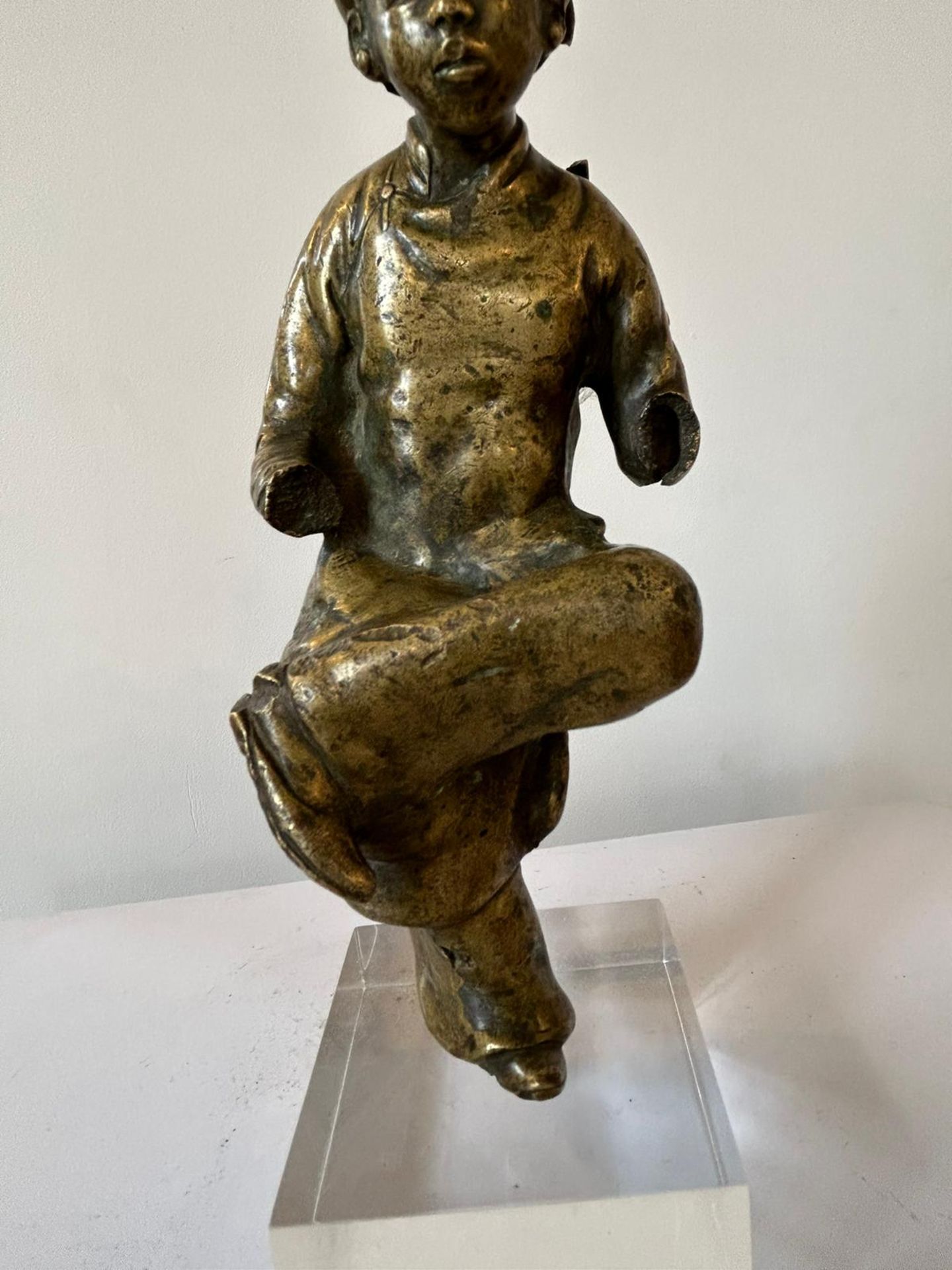Personnage assis jambes croisées vêtu d' un habit traditionnel Bronze Vietnam Manque et accident - Bild 3 aus 7