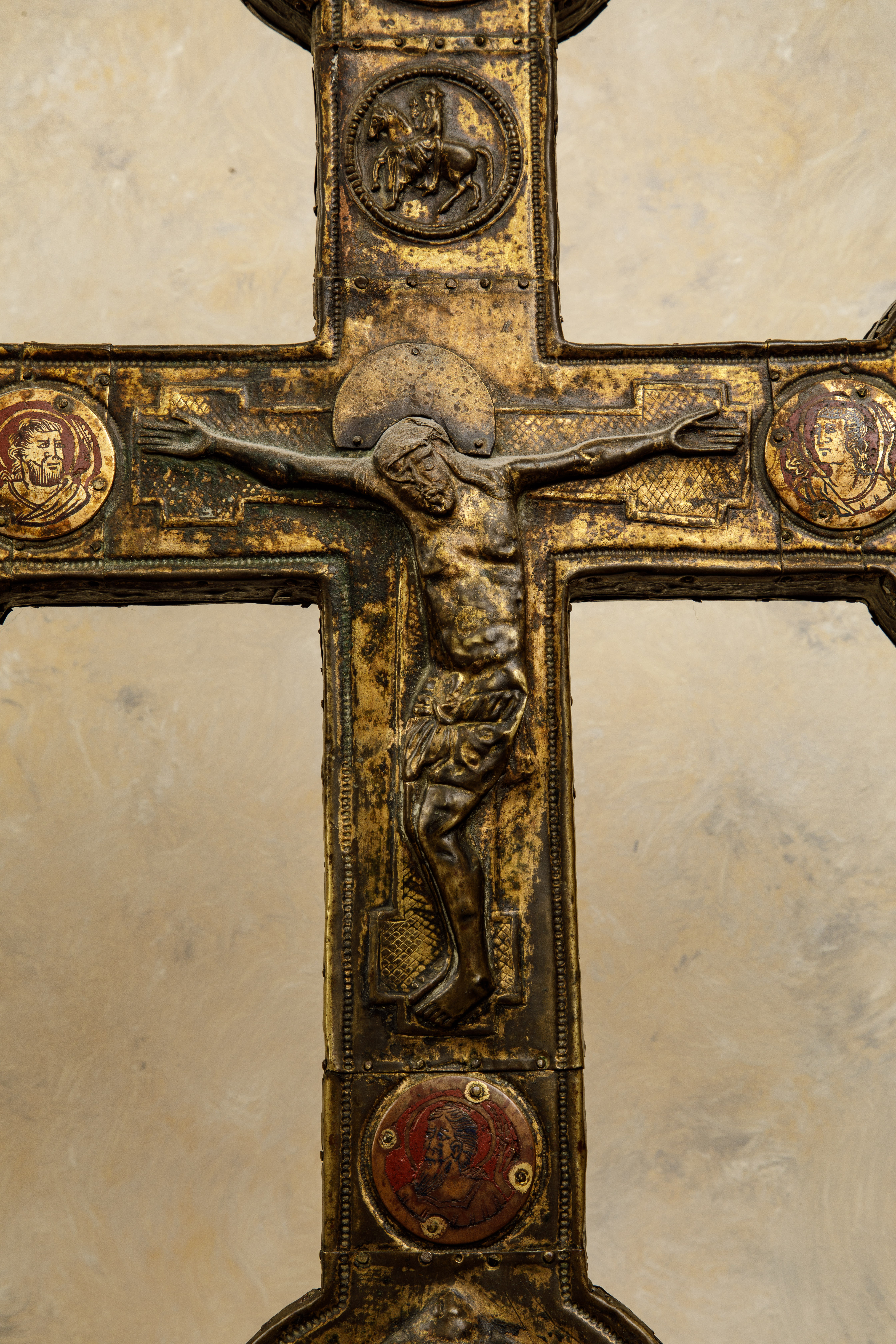Croix de procession en cuivre Italie 14 eme siècle Ht 55cm x 39cm x 3cm Parfait état - Bild 6 aus 10