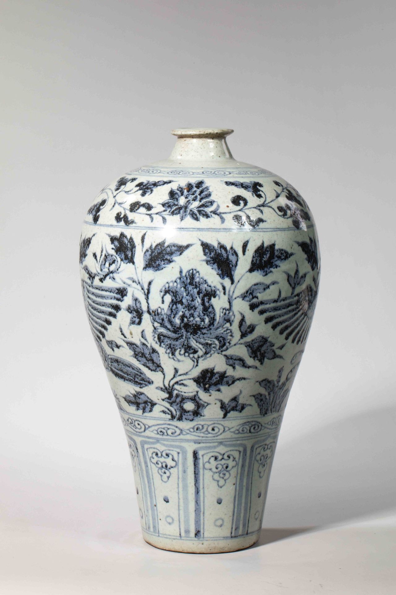 Vase de forme «  Meiping » à large corps partant d’un épaulement arrondi robuste, descendant