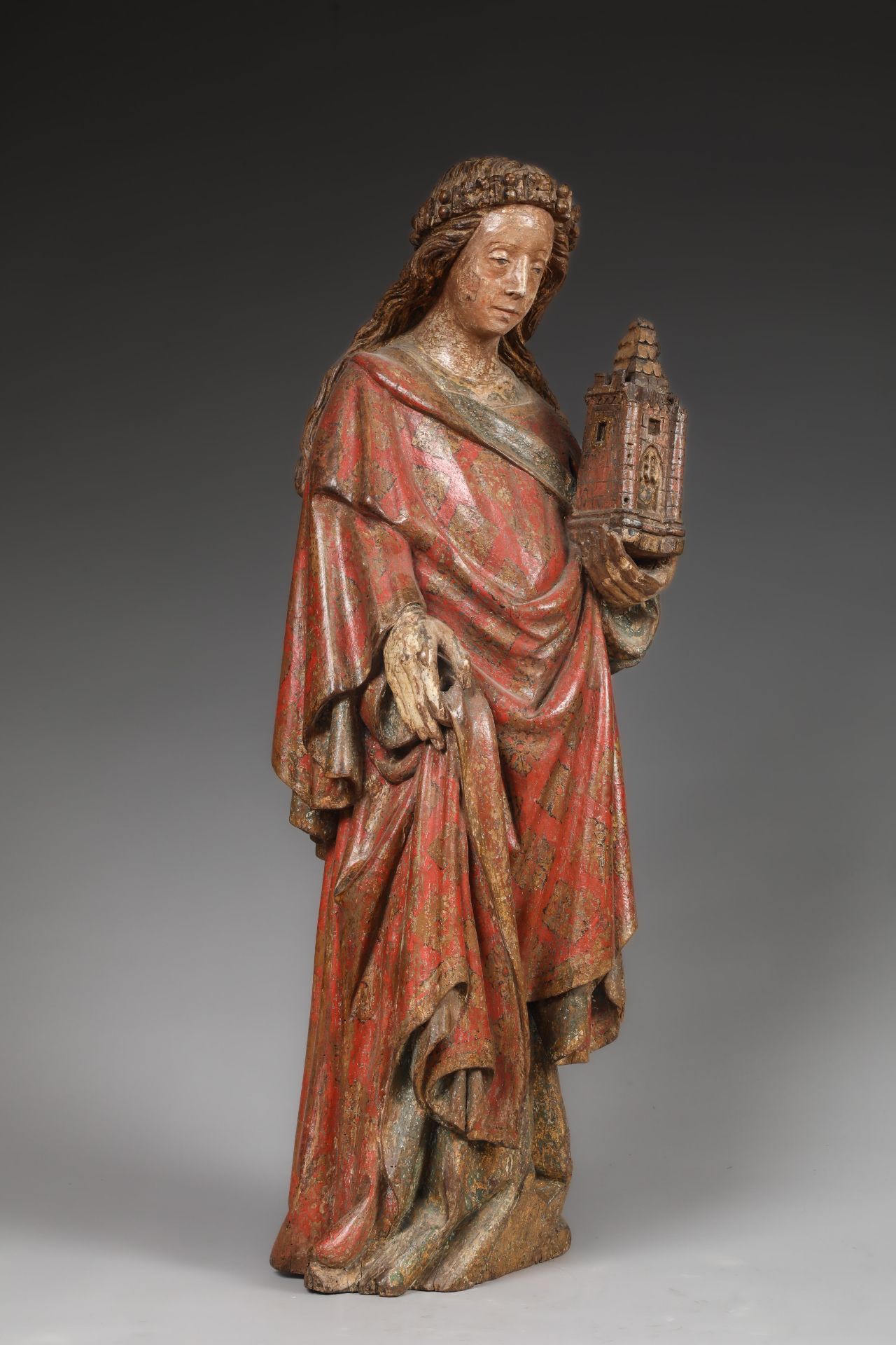 Sainte Barbe coiffée d'une longue chevelure maintenue par un bandeau ouvragé et retombant en larges - Image 2 of 8