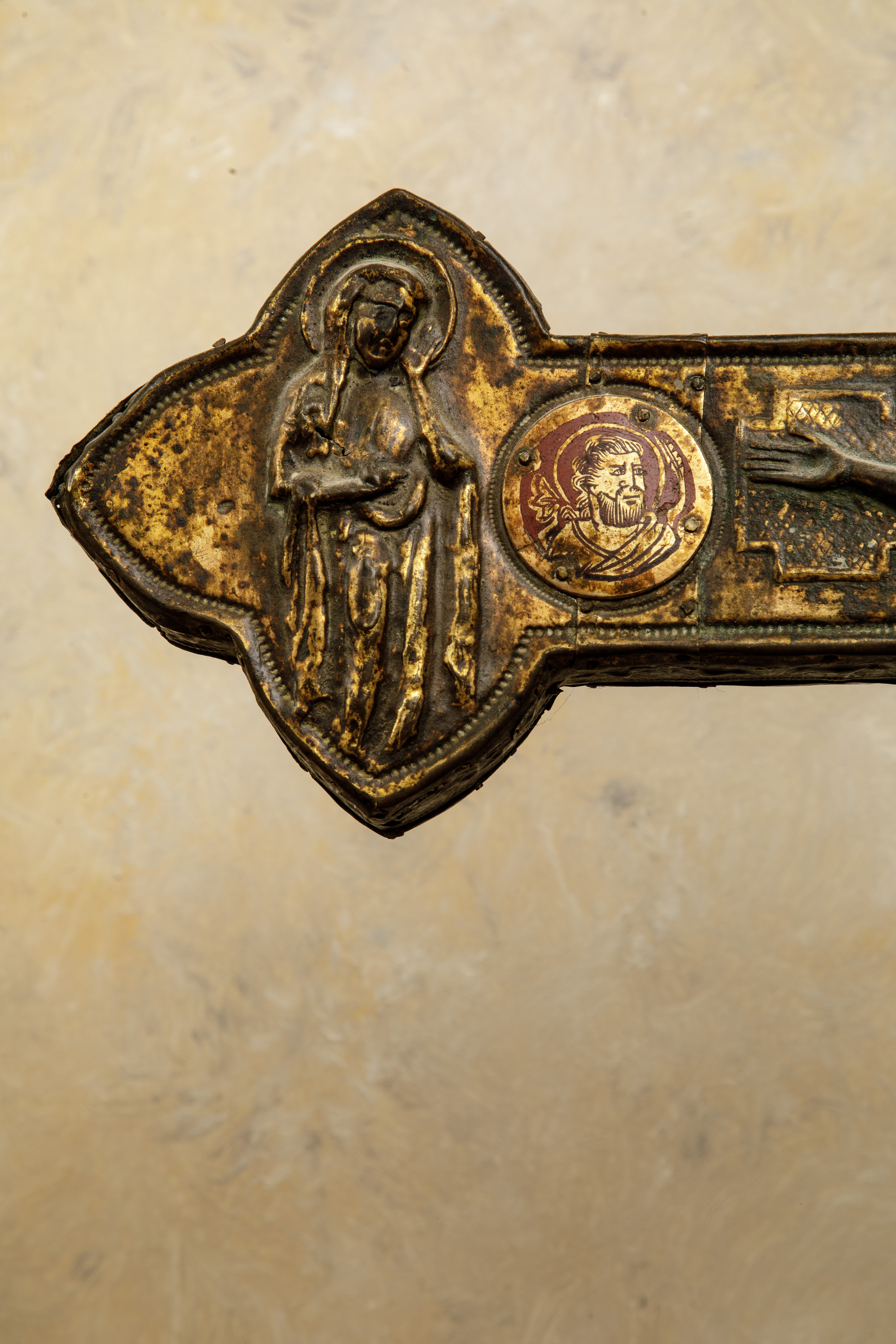 Croix de procession en cuivre Italie 14 eme siècle Ht 55cm x 39cm x 3cm Parfait état - Image 10 of 10