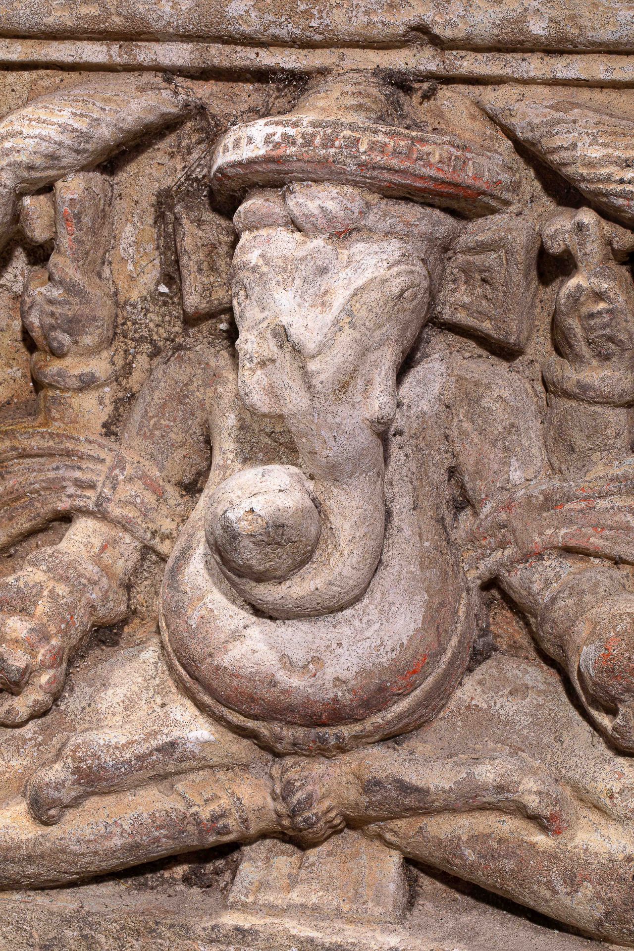 Bas relief de sanctuaire illustrant Ganesh assis en vajrasanasous une forme à quatre bras tenant des - Bild 3 aus 4