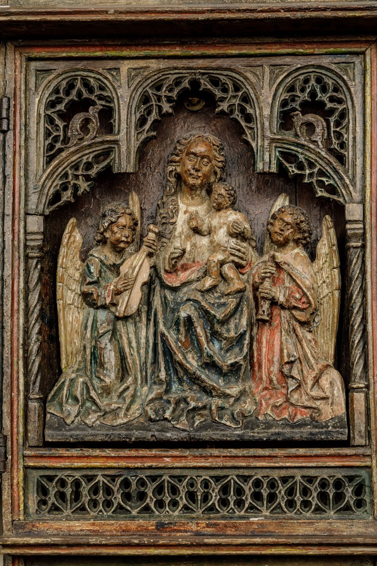 Retable flamand en chêne, triptyque dont la section centrale est sculptée avec la Vierge et l' - Bild 5 aus 7