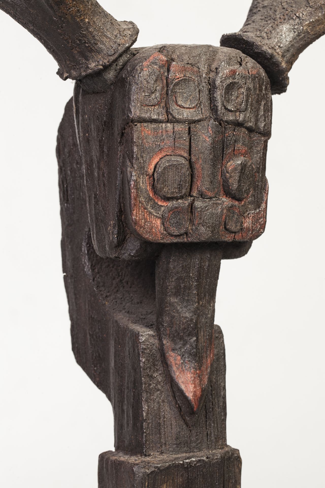 Gardien céleste, figuration stylisée d'un cerf Ensemble composé d'un socle de la statuette zoomorphe - Bild 3 aus 7