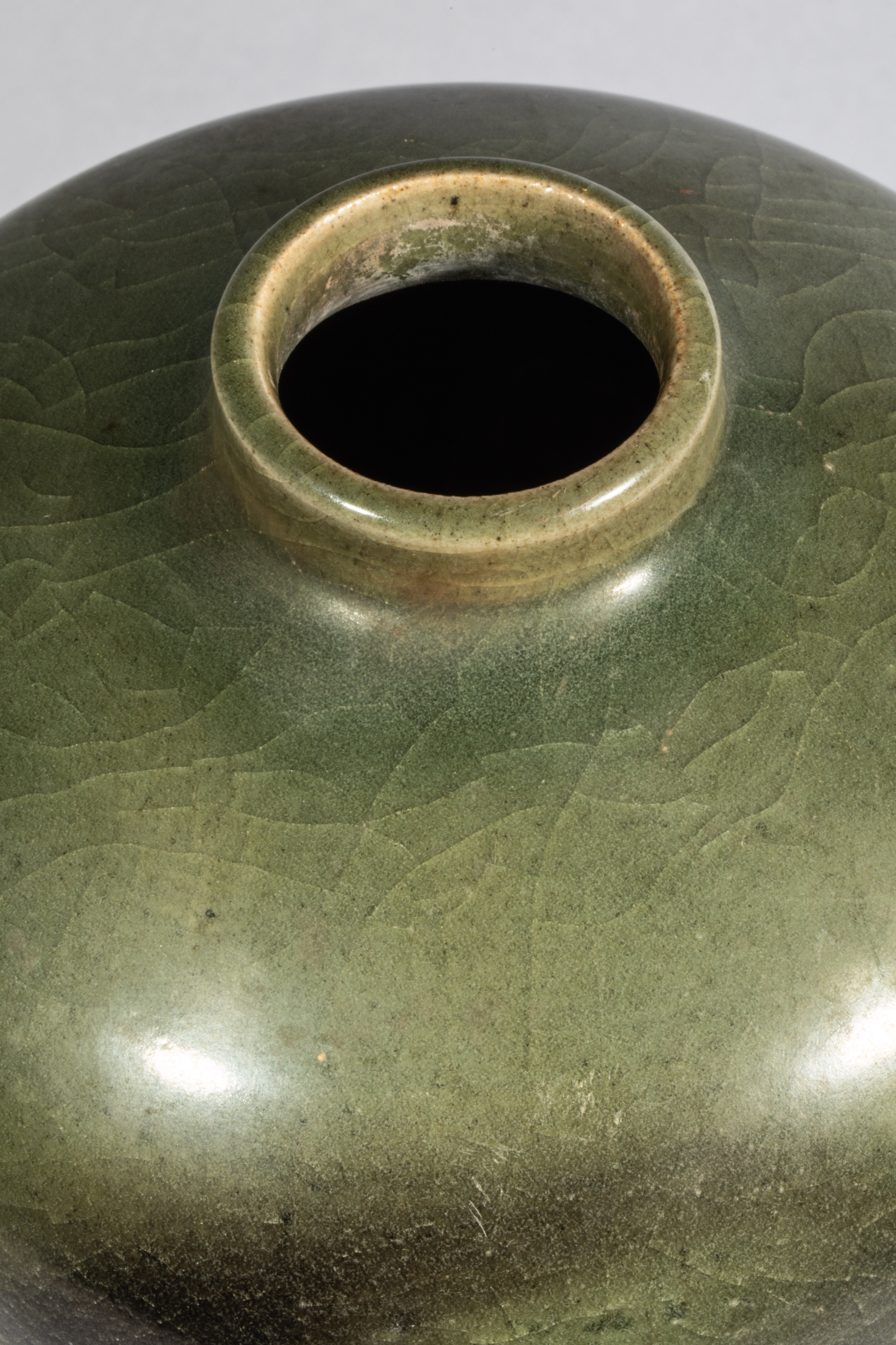 Vase Meipïng en porcelaine du Longquan à glaçure monochrome céladon flammé de pourpre bruni Chine - Image 3 of 4