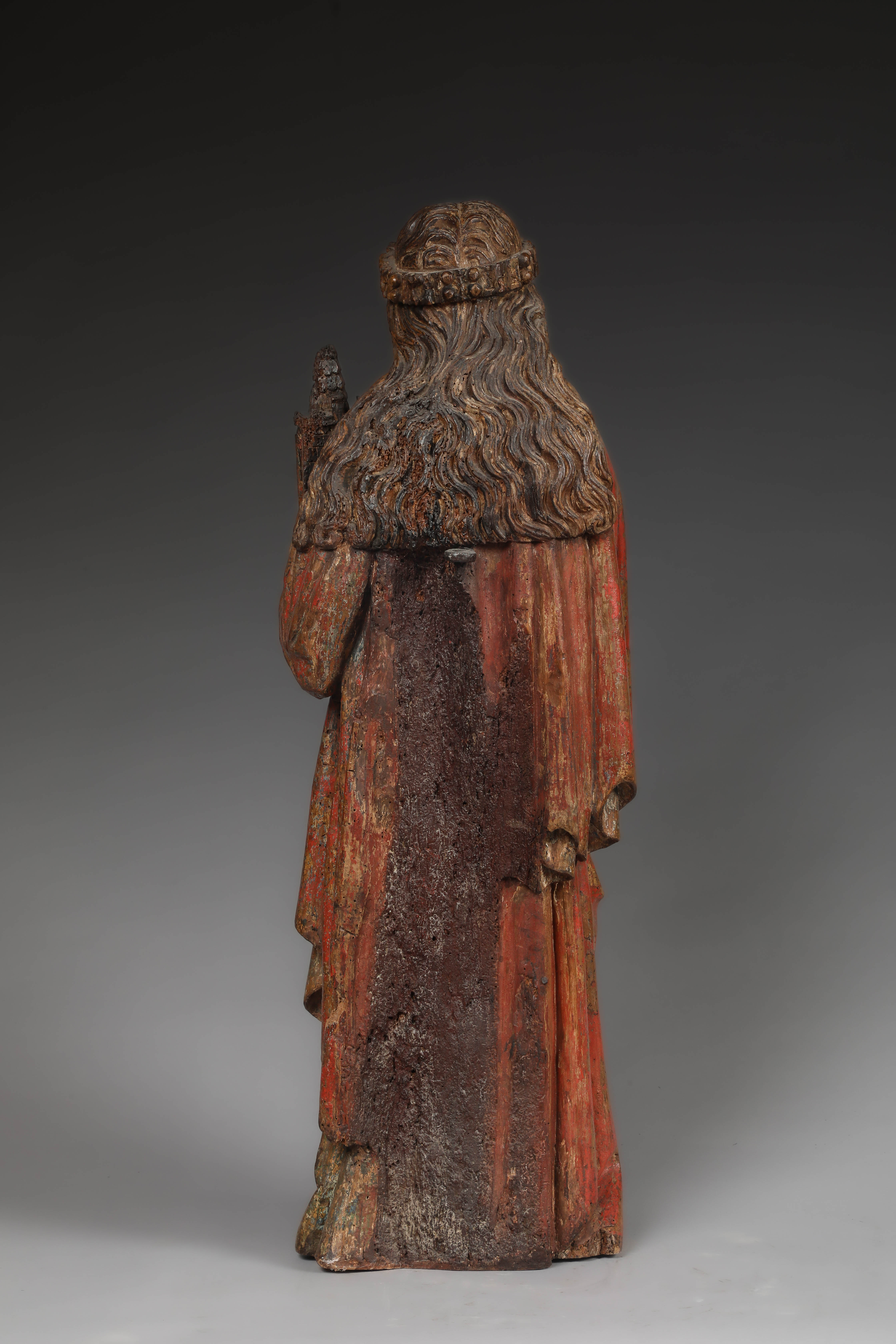 Sainte Barbe coiffée d'une longue chevelure maintenue par un bandeau ouvragé et retombant en larges - Image 6 of 8