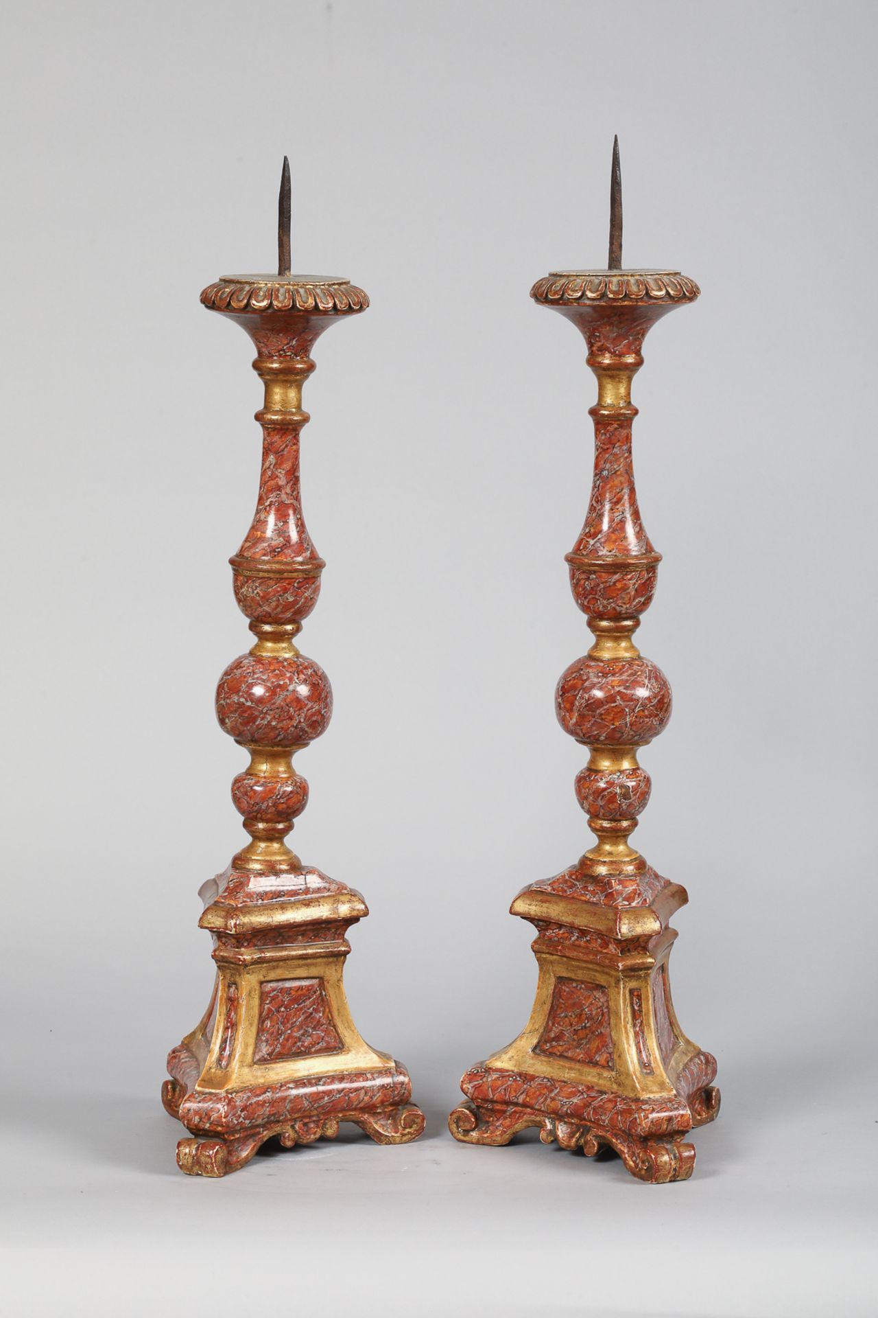 Paire de chandeliers en bois laqué “trompe œil” France 18 eme siècle 65 et 77cm