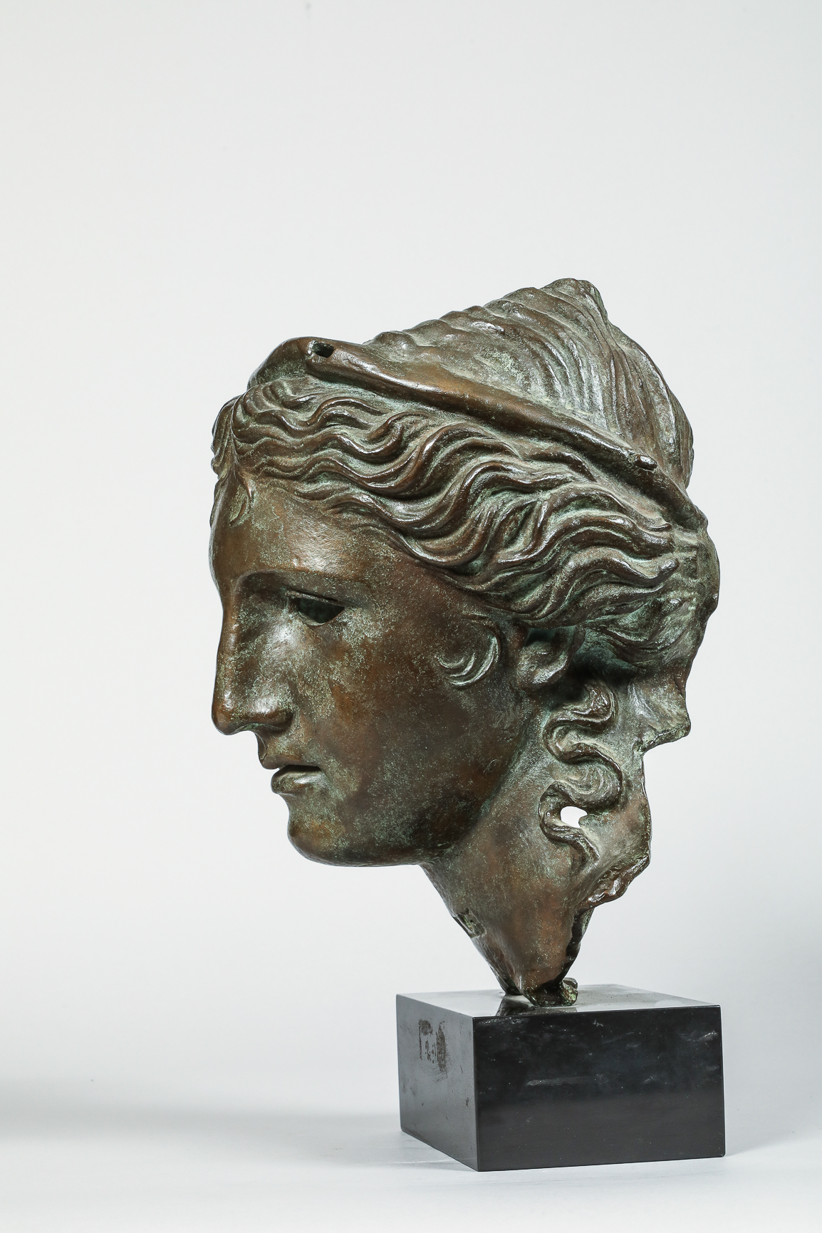 Moulage d’une tête féminine à l’antique Bronze Ht 39cm x 22cm - Image 2 of 3