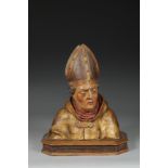 Buste reliquaire : portrait d’évêque vêtu d'une d’une robe monastique et coiffée d’une tiare d’