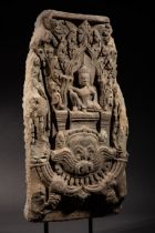 Frise de linteau de sanctuaire provenant sans doute du tympan d'entrée de temple illustrant Vishnu