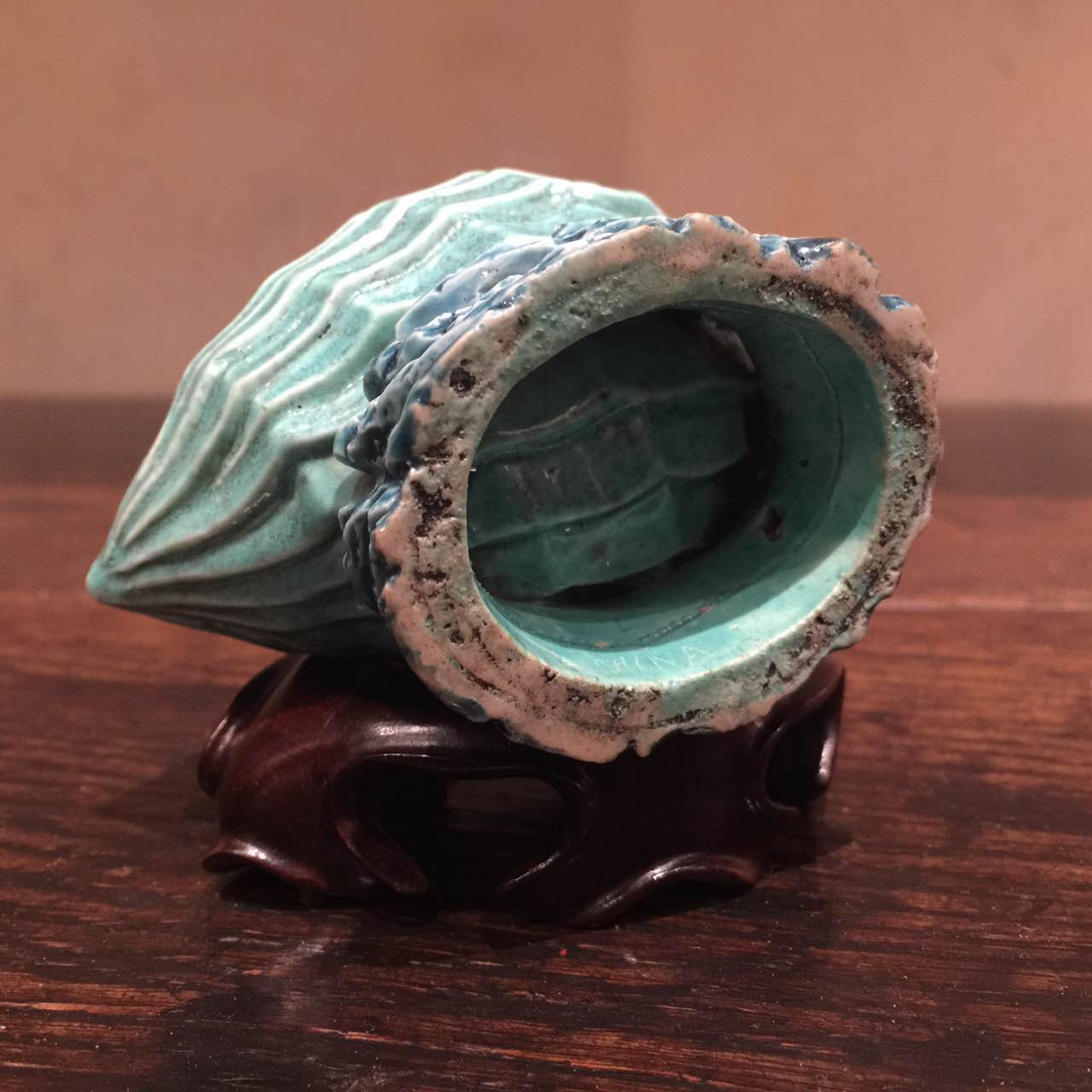 Objet de lettré , rince pinceau en forme de coquillage en porcelaine bleu turquoise Chine dynastie - Image 6 of 7