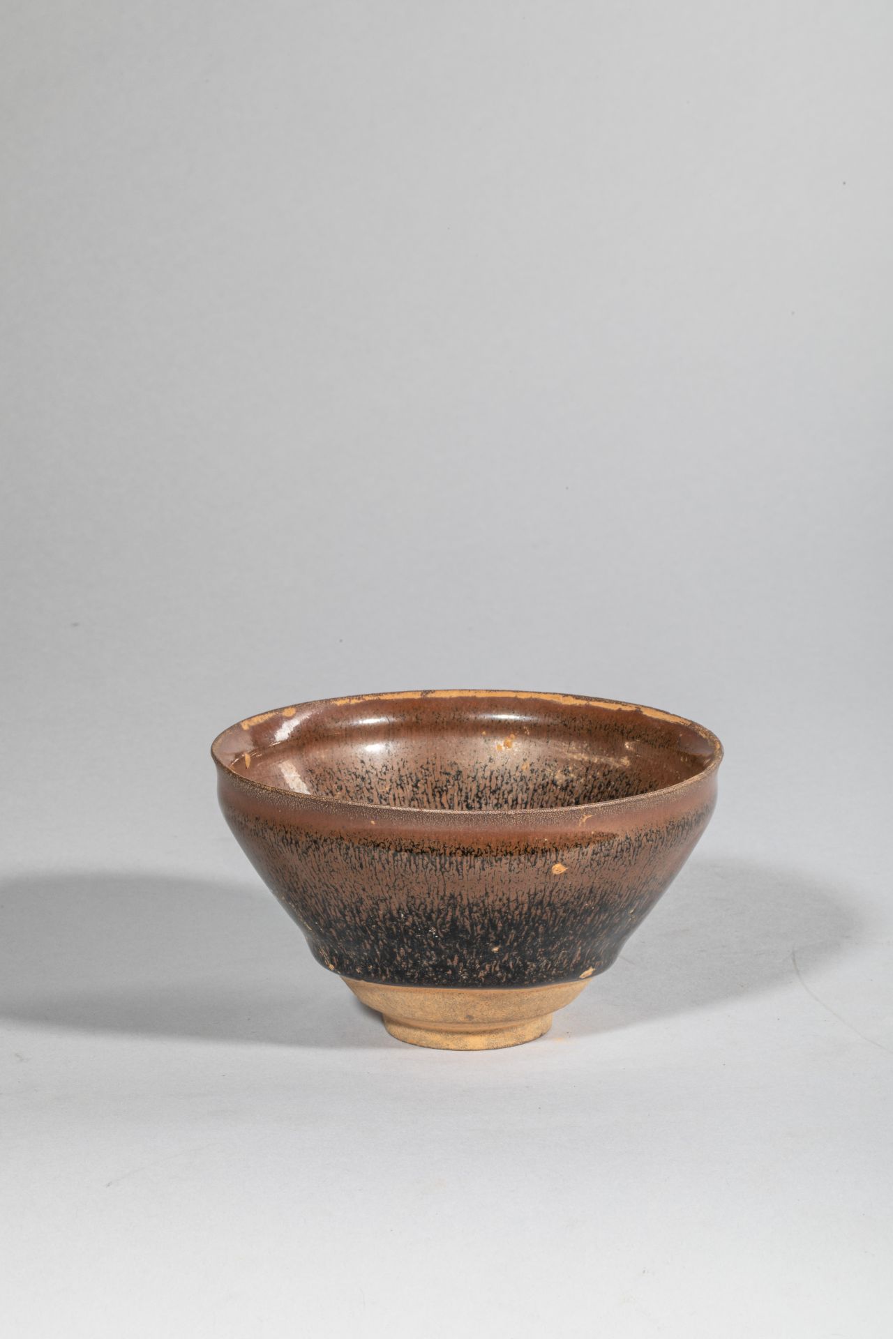 Coupelle temoku en grès porcelaineux à glaçure brune dites 'fourure de lièvre" Chine Dynastie Yuan - Bild 2 aus 4