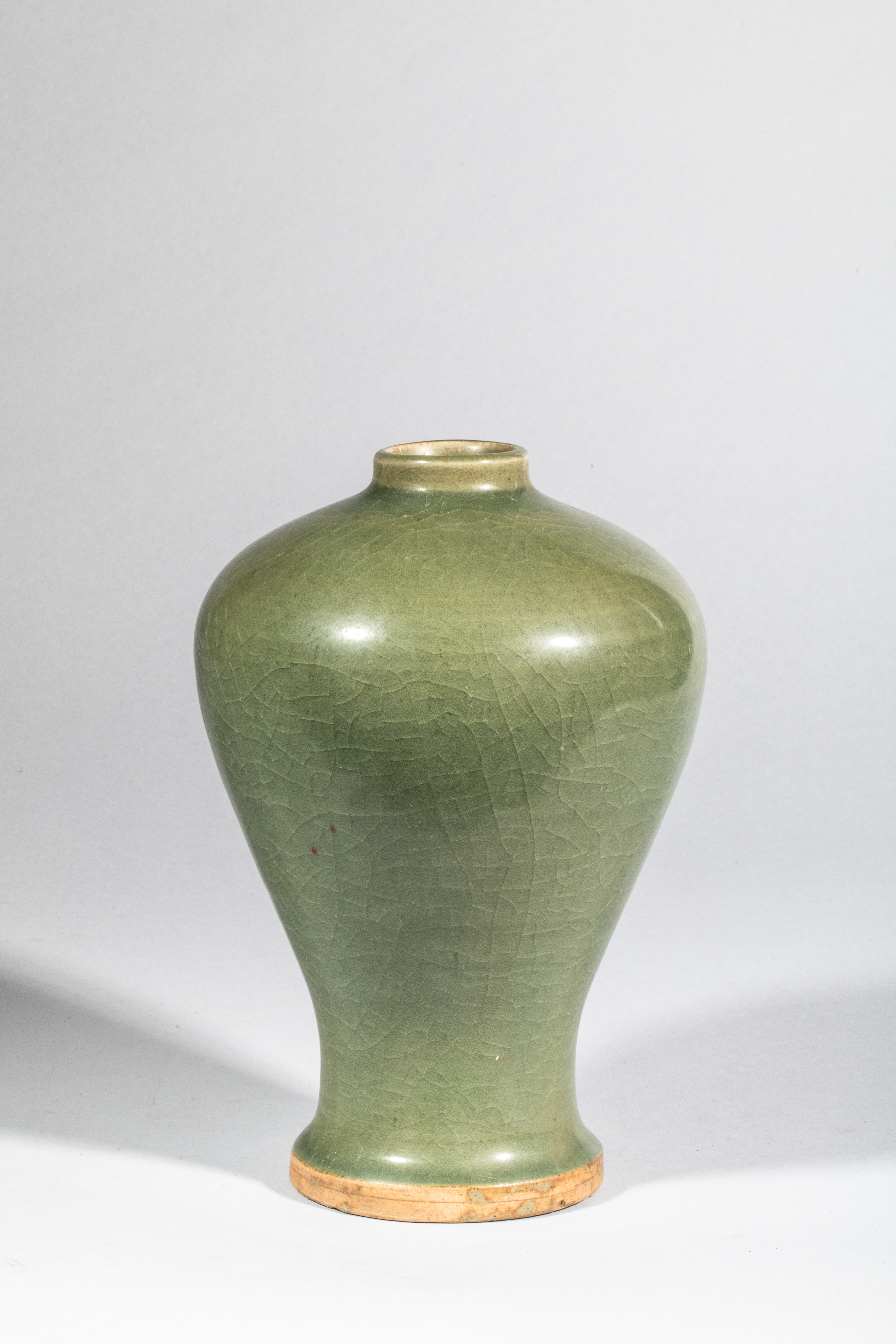 Vase Meipïng en porcelaine du Longquan à glaçure monochrome céladon flammé de pourpre bruni Chine