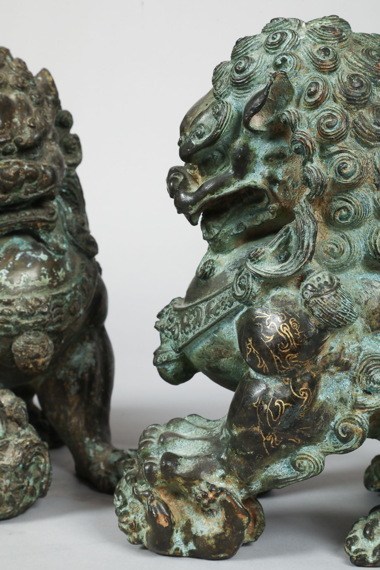 Paire de chimères chiens de Fô en bronze Chine Ht 28cm x 30 x18cm - Bild 3 aus 4