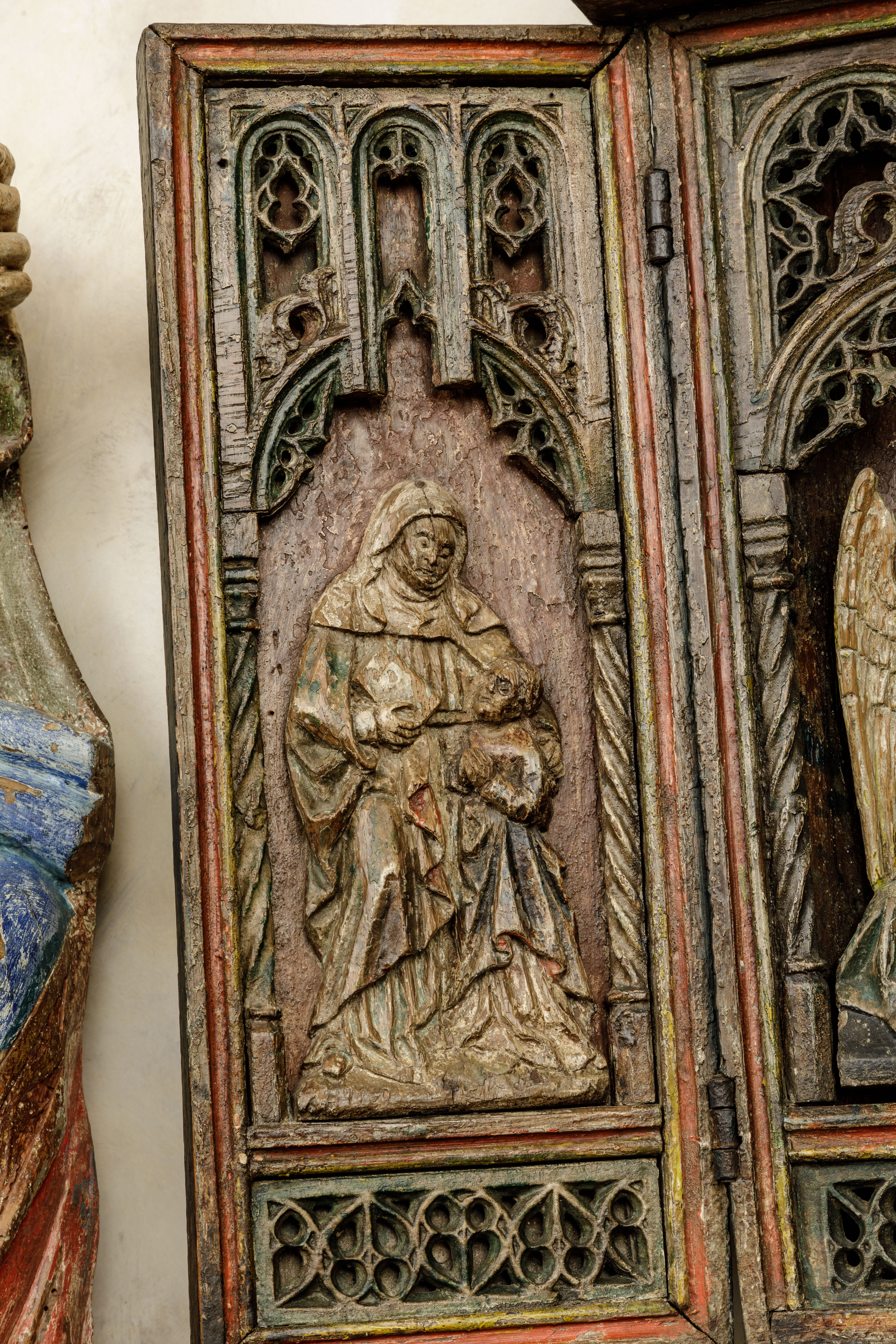 Retable flamand en chêne, triptyque dont la section centrale est sculptée avec la Vierge et l' - Bild 6 aus 7