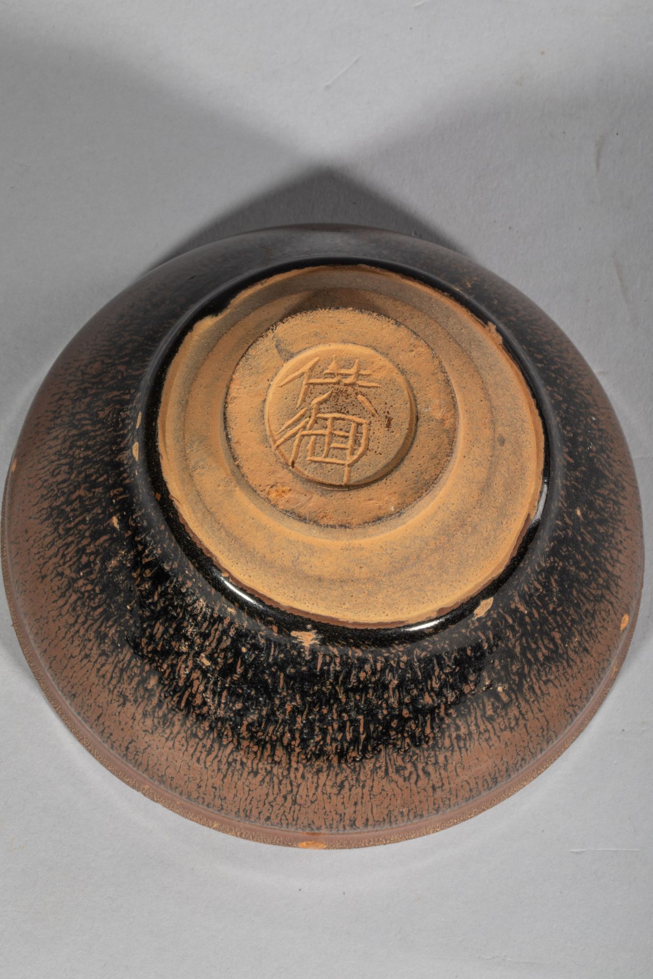 Coupelle temoku en grès porcelaineux à glaçure brune dites 'fourure de lièvre" Chine Dynastie Yuan - Bild 4 aus 4