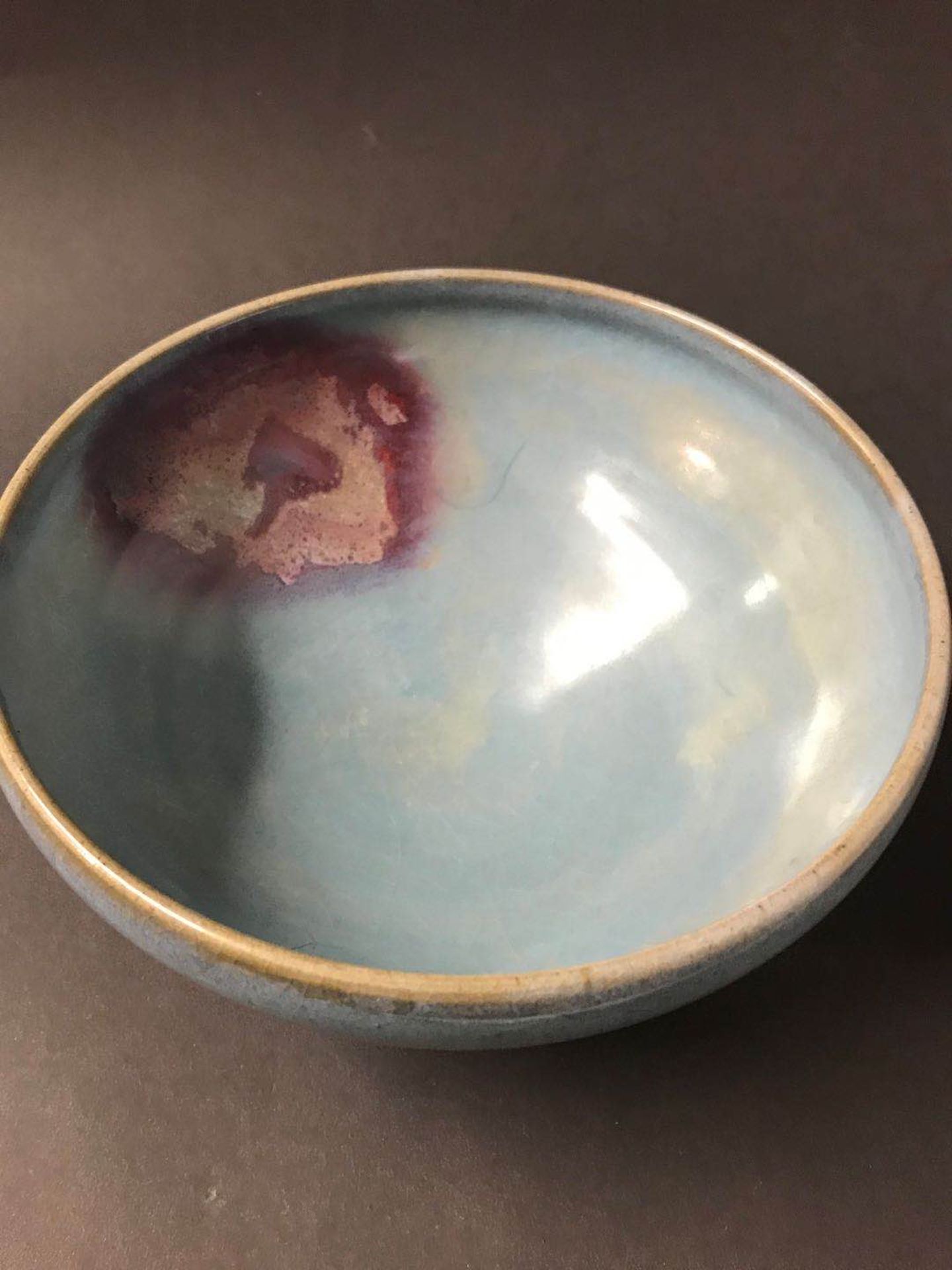 Coupe Jun de forme lianzi en grès porcelaineux à couverte bleu lavande tachetée de pourpre Chine - Bild 2 aus 2