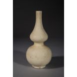 Vase double gourde en porcelaine à glaçure monochrome blanche Chine Dynastie Qing 18 ème siècle Ht