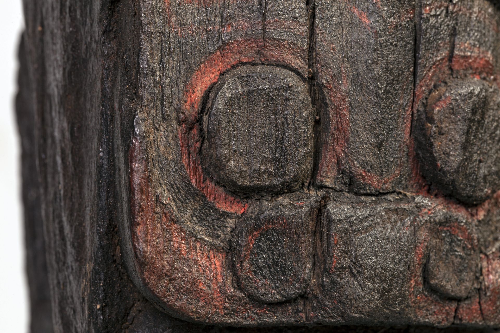 Gardien céleste, figuration stylisée d'un cerf Ensemble composé d'un socle de la statuette zoomorphe - Bild 5 aus 7