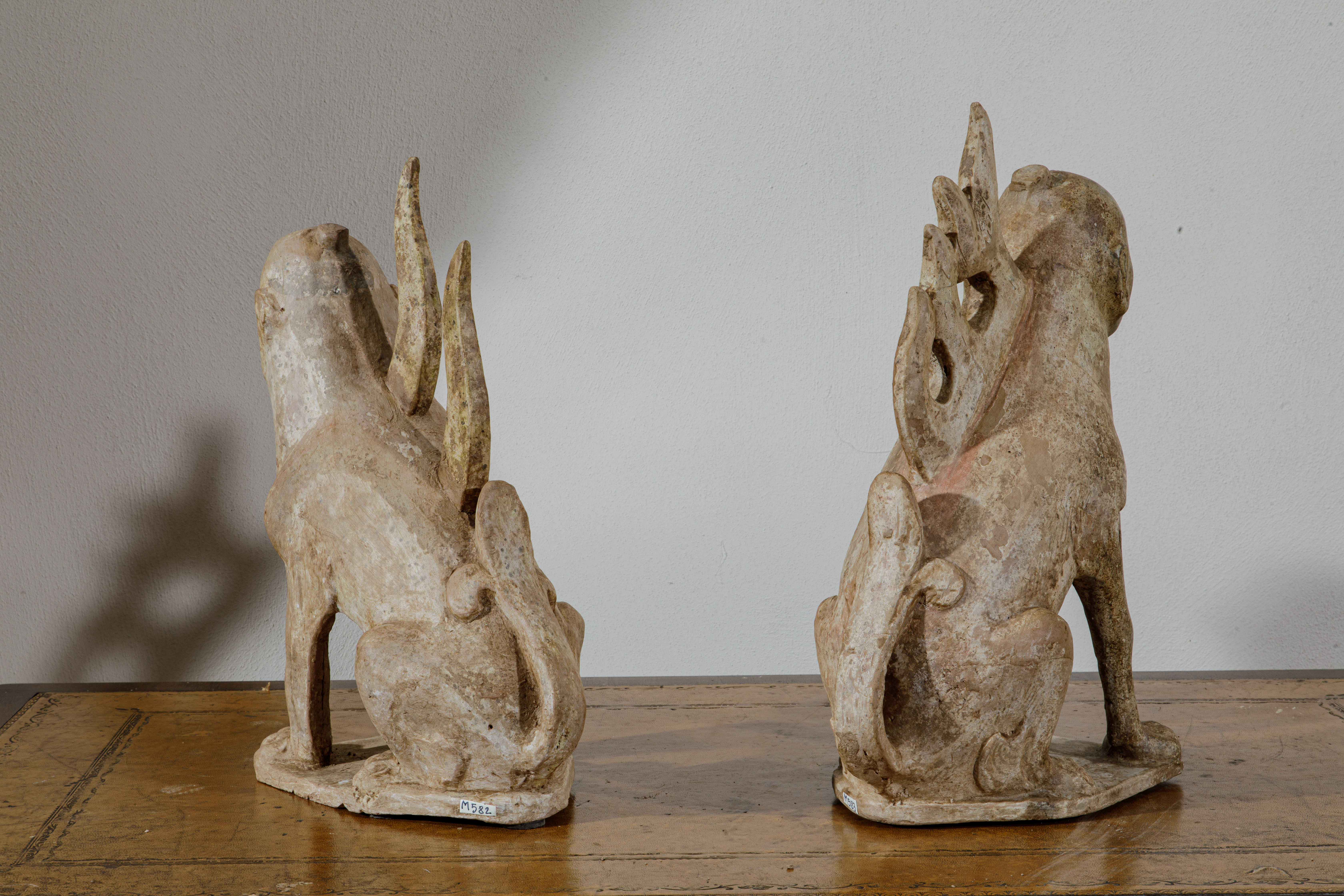 Couple antropozoomorphes d’esprits gardiens de sépultures à tête humaine et corps de chimère - Image 4 of 4