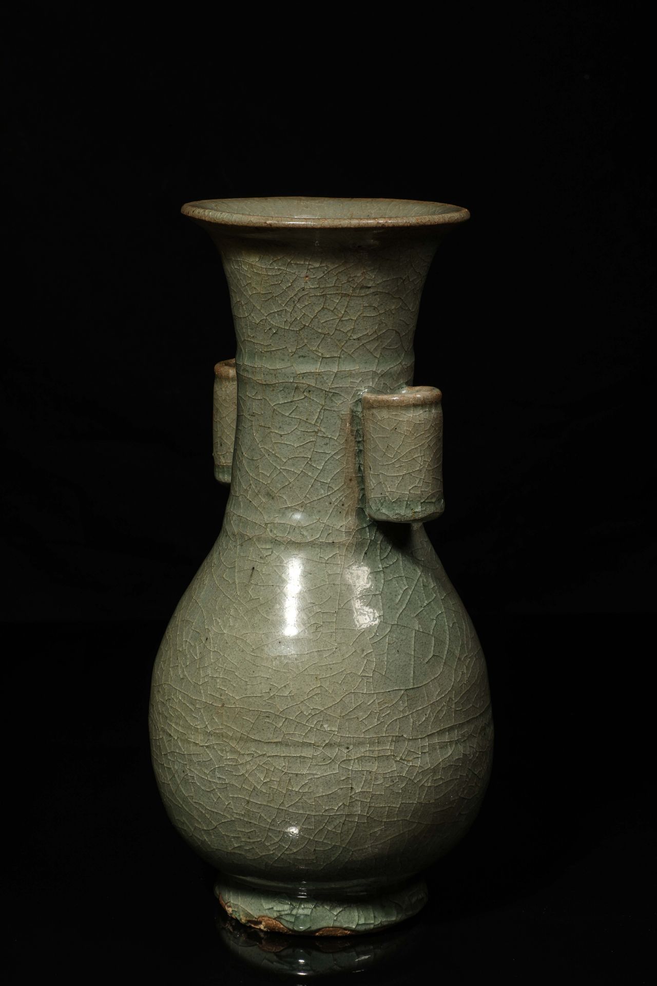 Vase du Longquan en porcelaine monochrome céladon finement craquelée, à panse ovoïde sur base en - Bild 2 aus 8