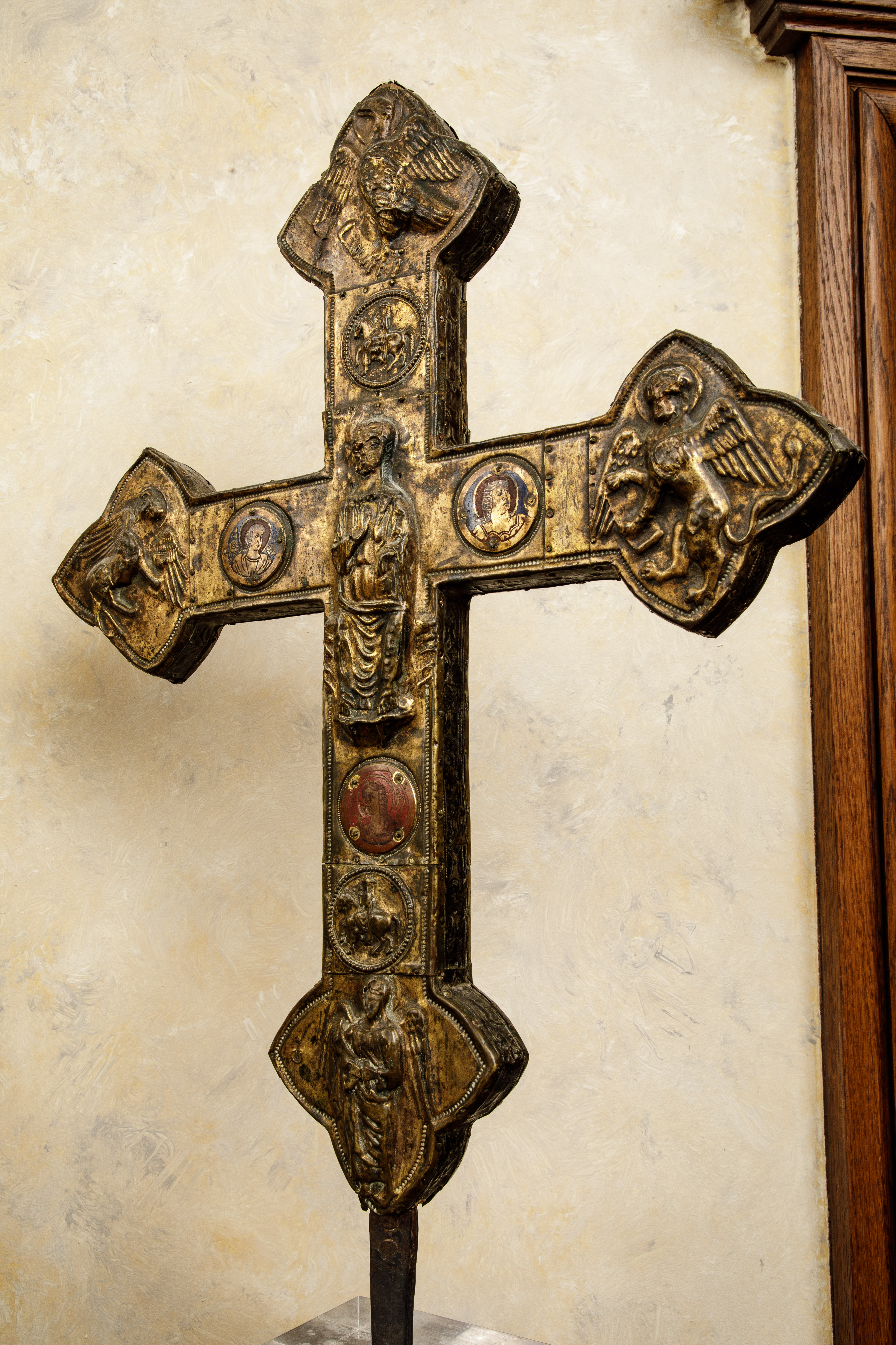 Croix de procession en cuivre Italie 14 eme siècle Ht 55cm x 39cm x 3cm Parfait état - Bild 3 aus 10