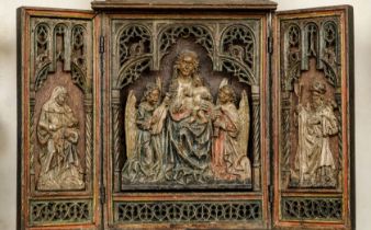 Retable flamand en chêne, triptyque dont la section centrale est sculptée avec la Vierge et l'