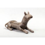 Rat figuré tapis prêt à bondir Terre cuite grise à traces de polychromie Chine Dynastie Han 206
