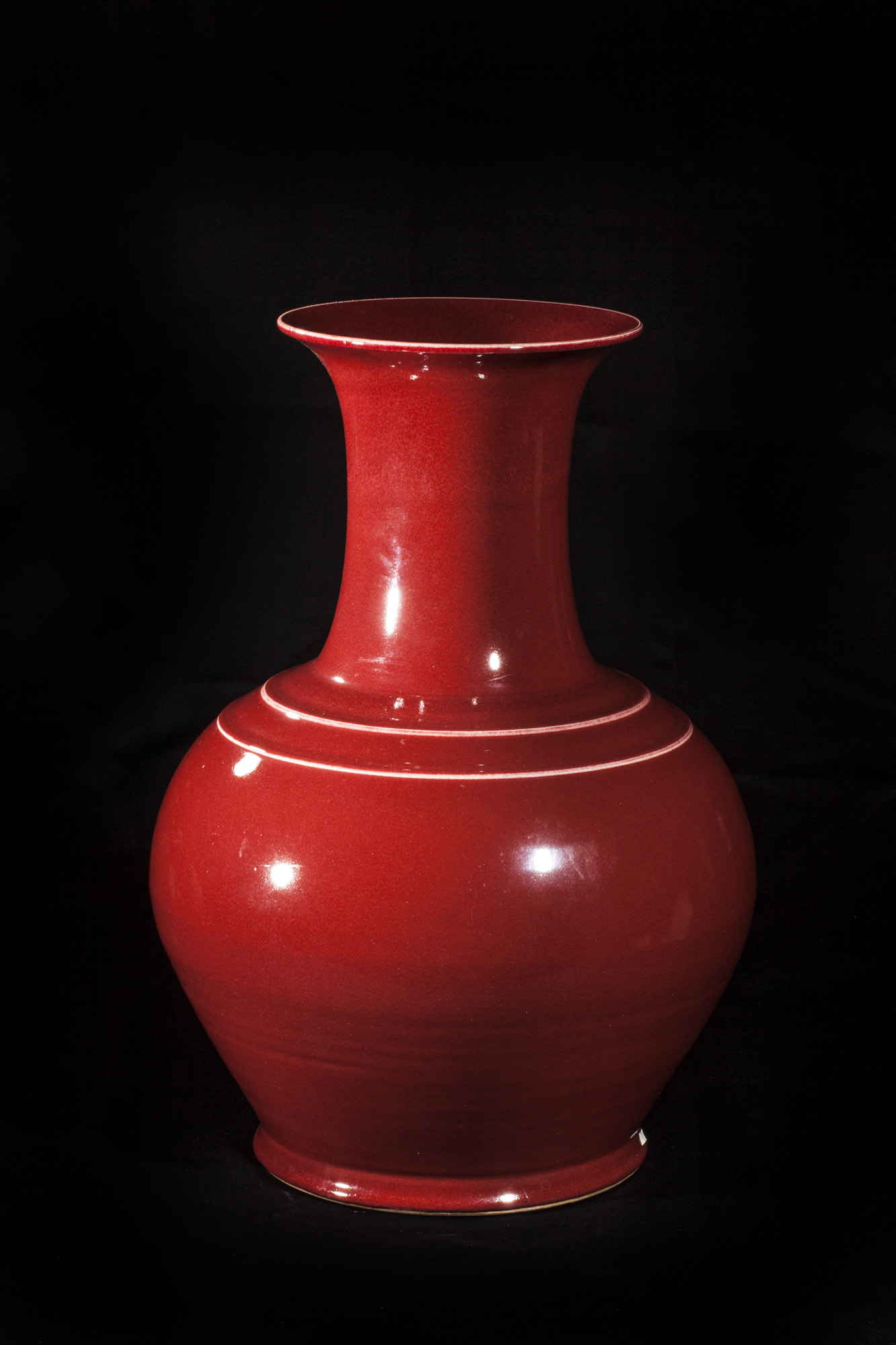 Vase balustre Lang Yao en porcelaine à glaçure monochrome sang de bœuf Chine Dynastie Qing Début