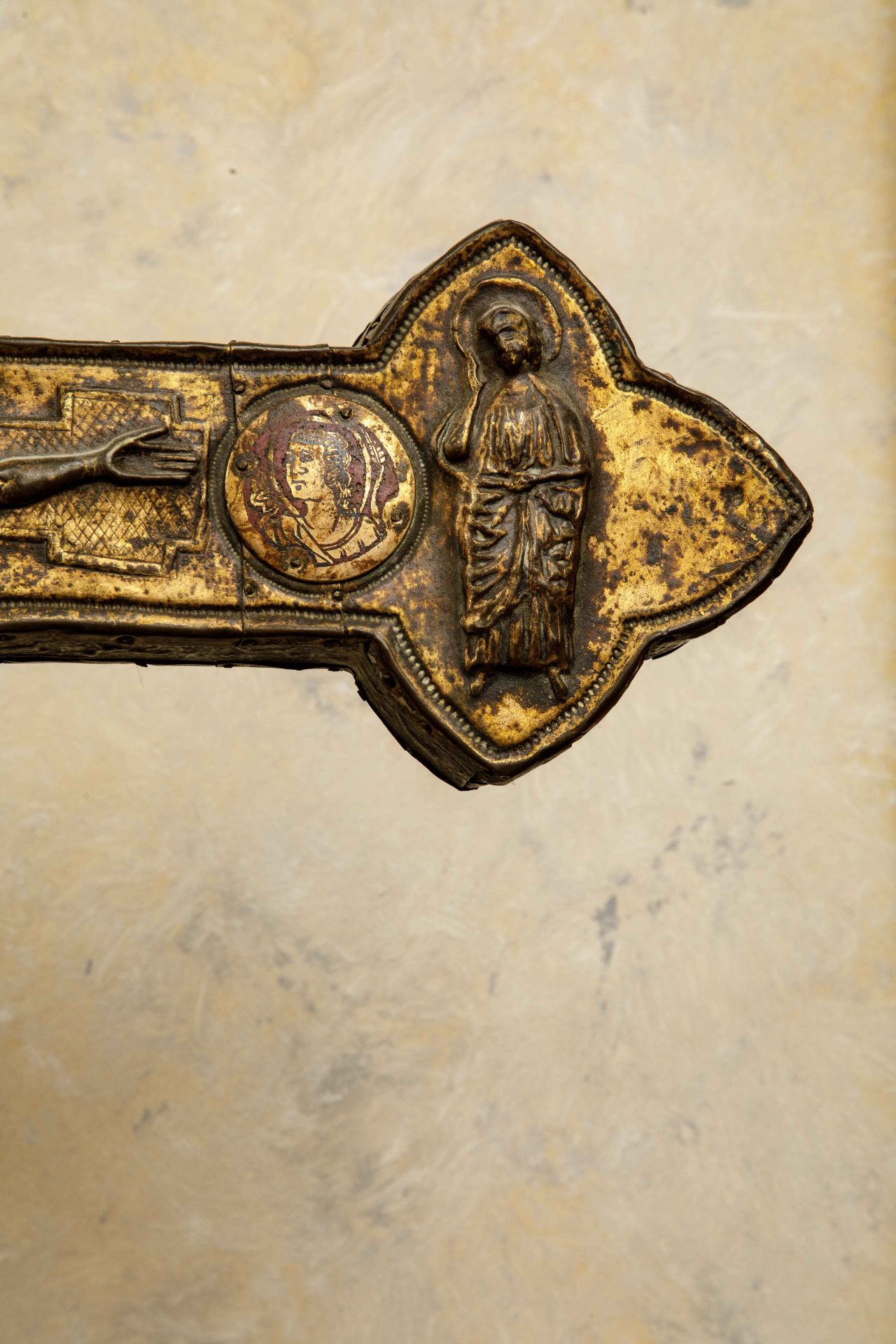 Croix de procession en cuivre Italie 14 eme siècle Ht 55cm x 39cm x 3cm Parfait état - Bild 9 aus 10