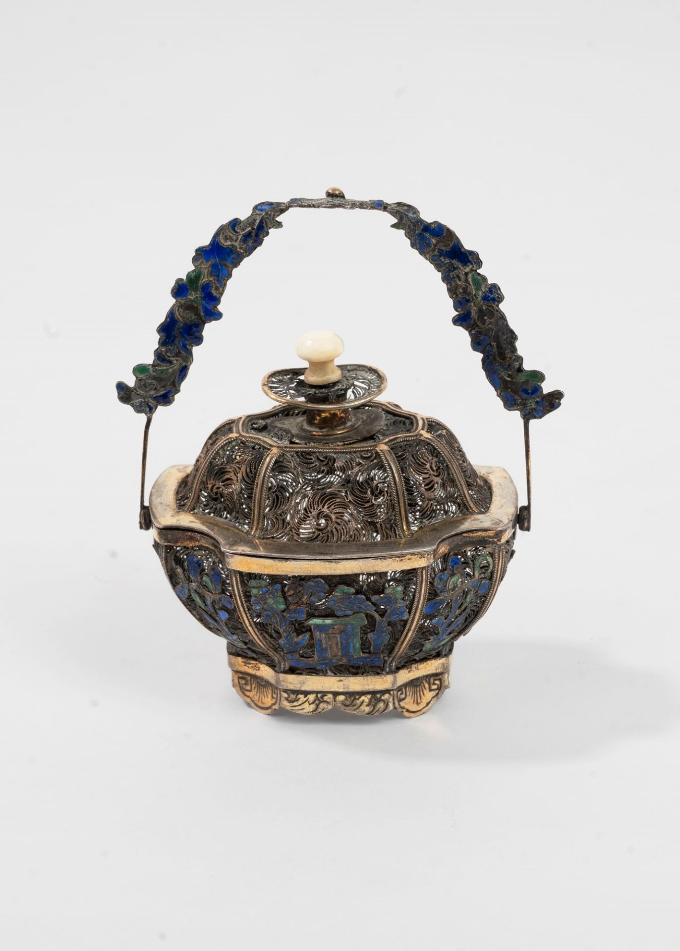 Basket in gilded silver filigree and enamel, China, late 19th century - early 20th century